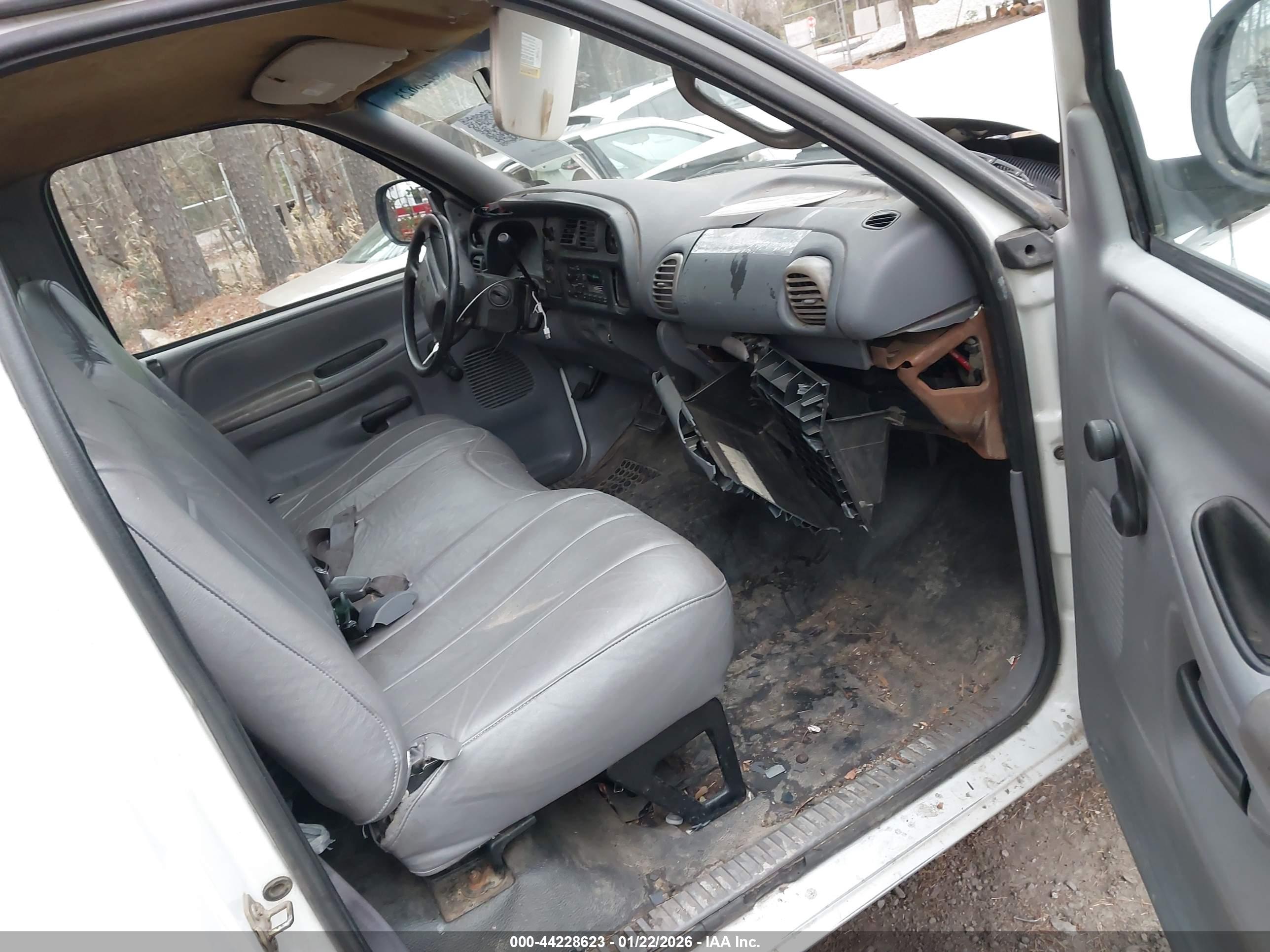 DODGE RAM image 5