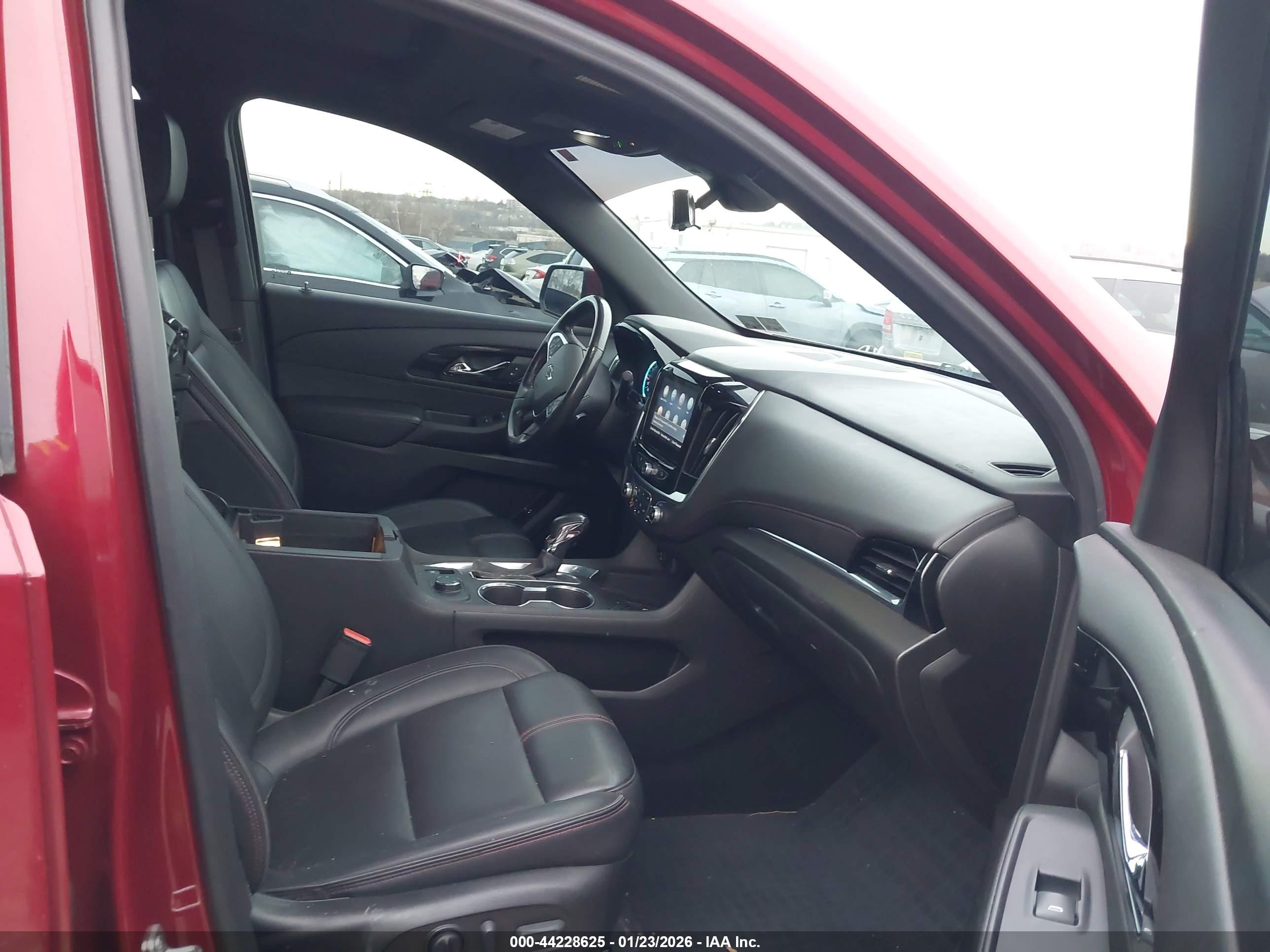 CHEVROLET TRAVERSE image 5
