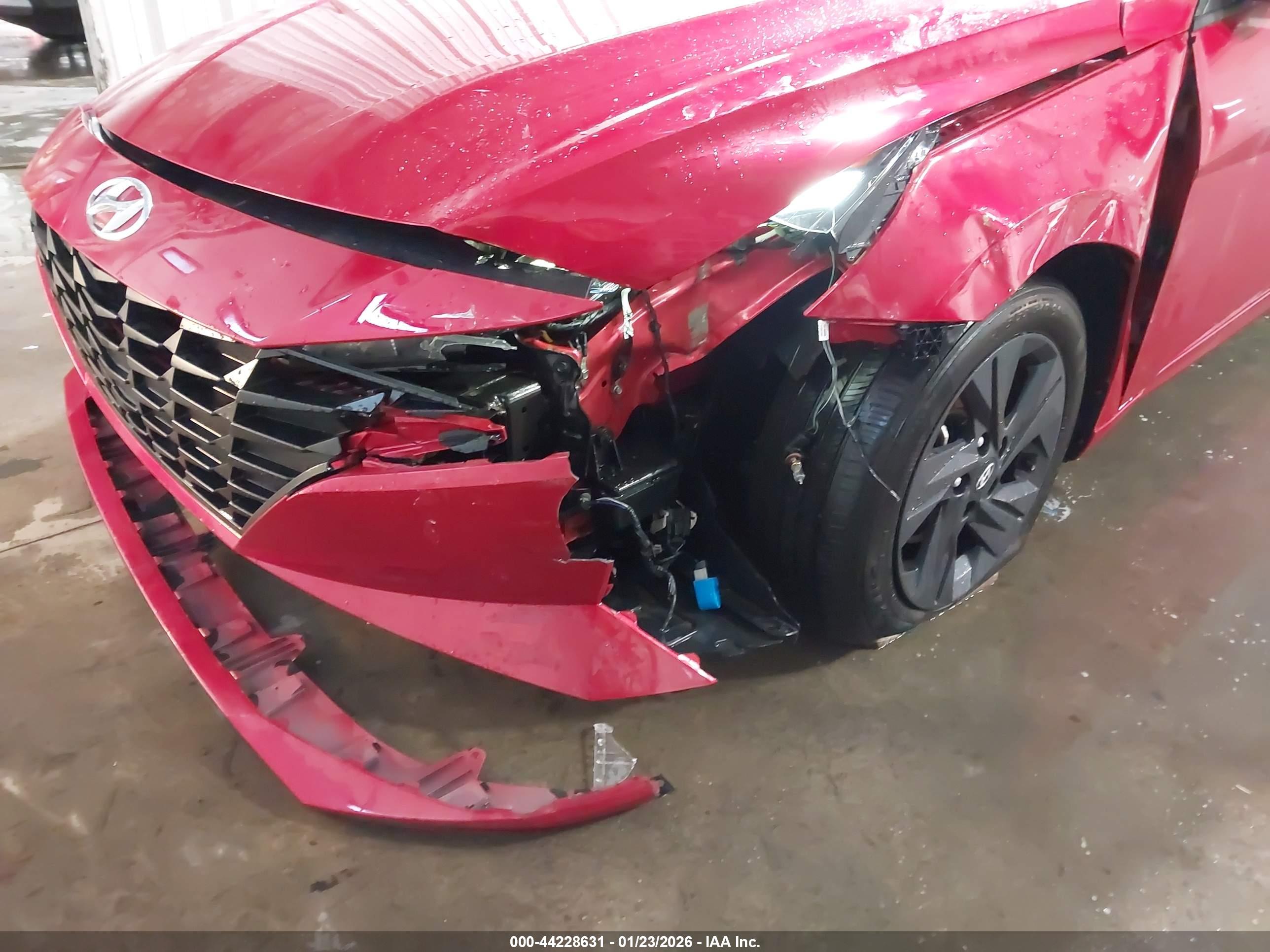 HYUNDAI ELANTRA image 6