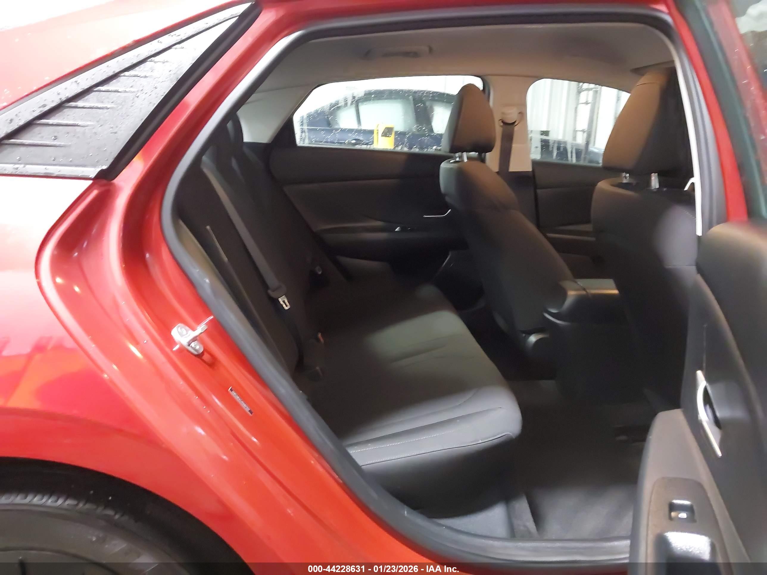 HYUNDAI ELANTRA image 8
