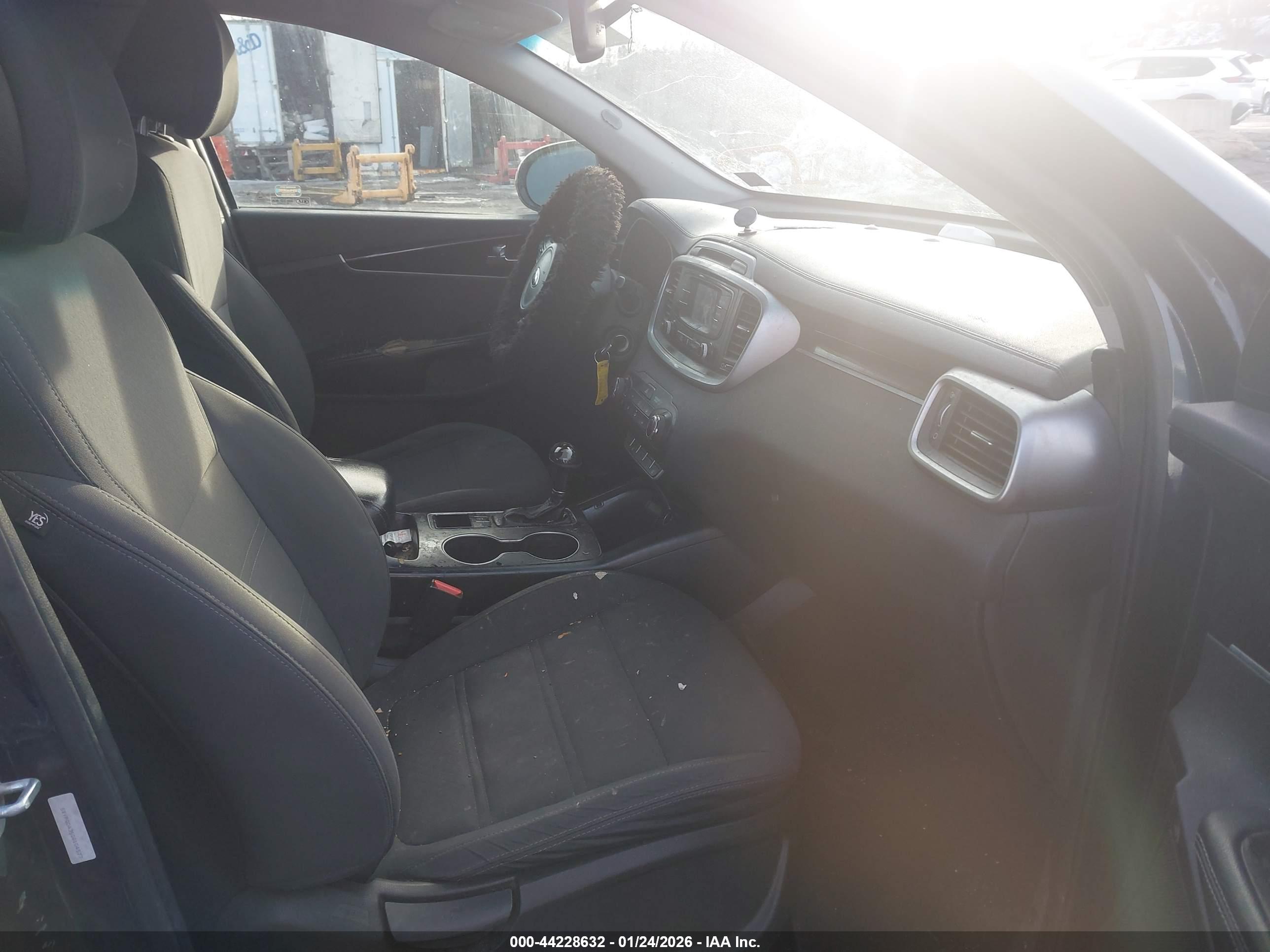 KIA SORENTO image 5