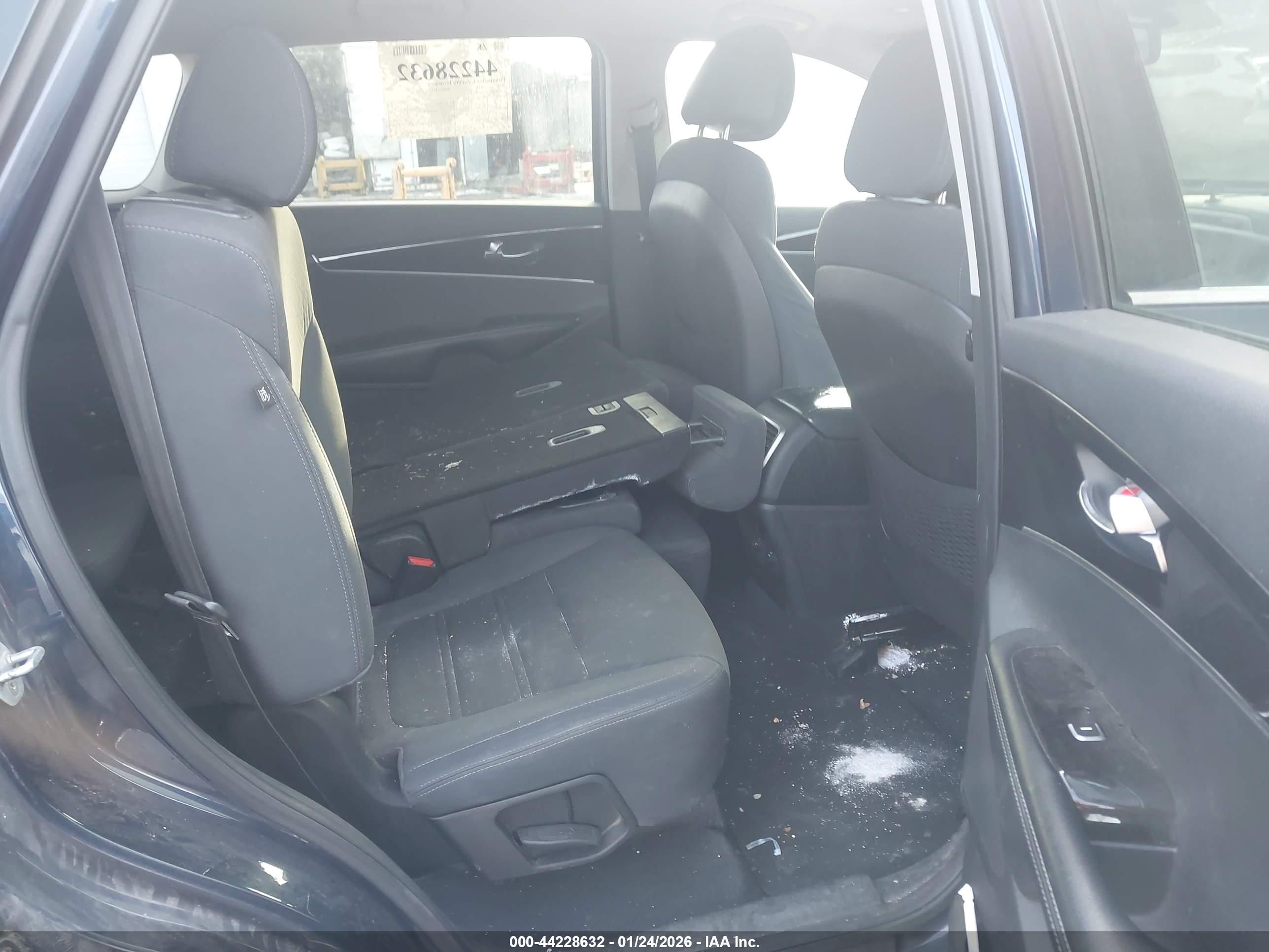 KIA SORENTO image 8