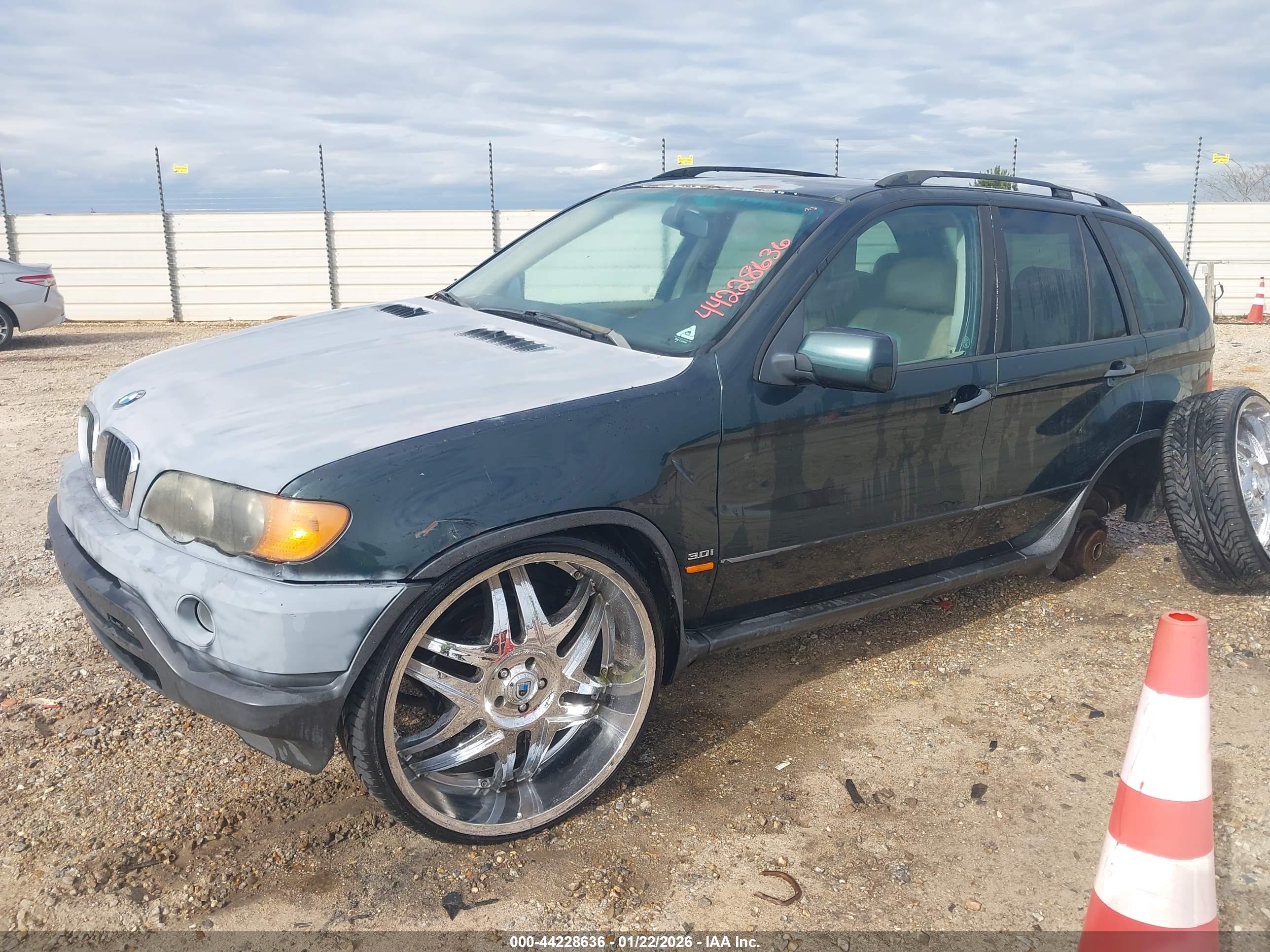 BMW X5 image 2