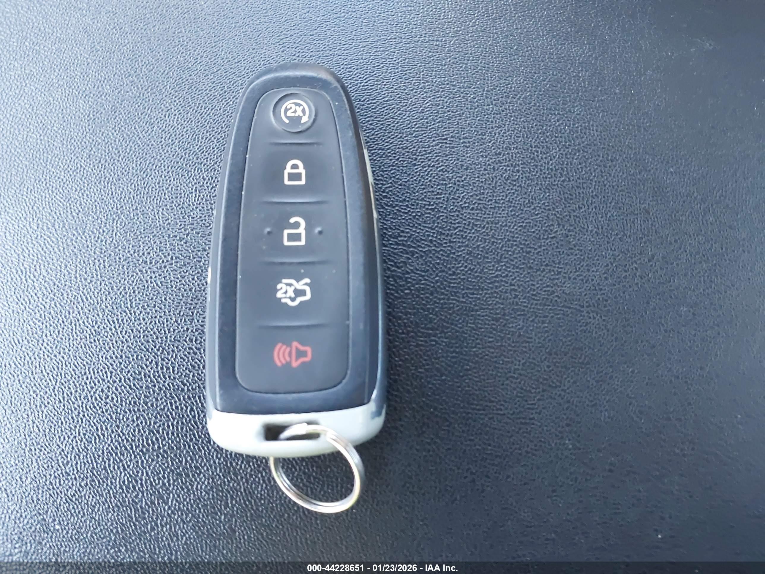 FORD TAURUS image 11