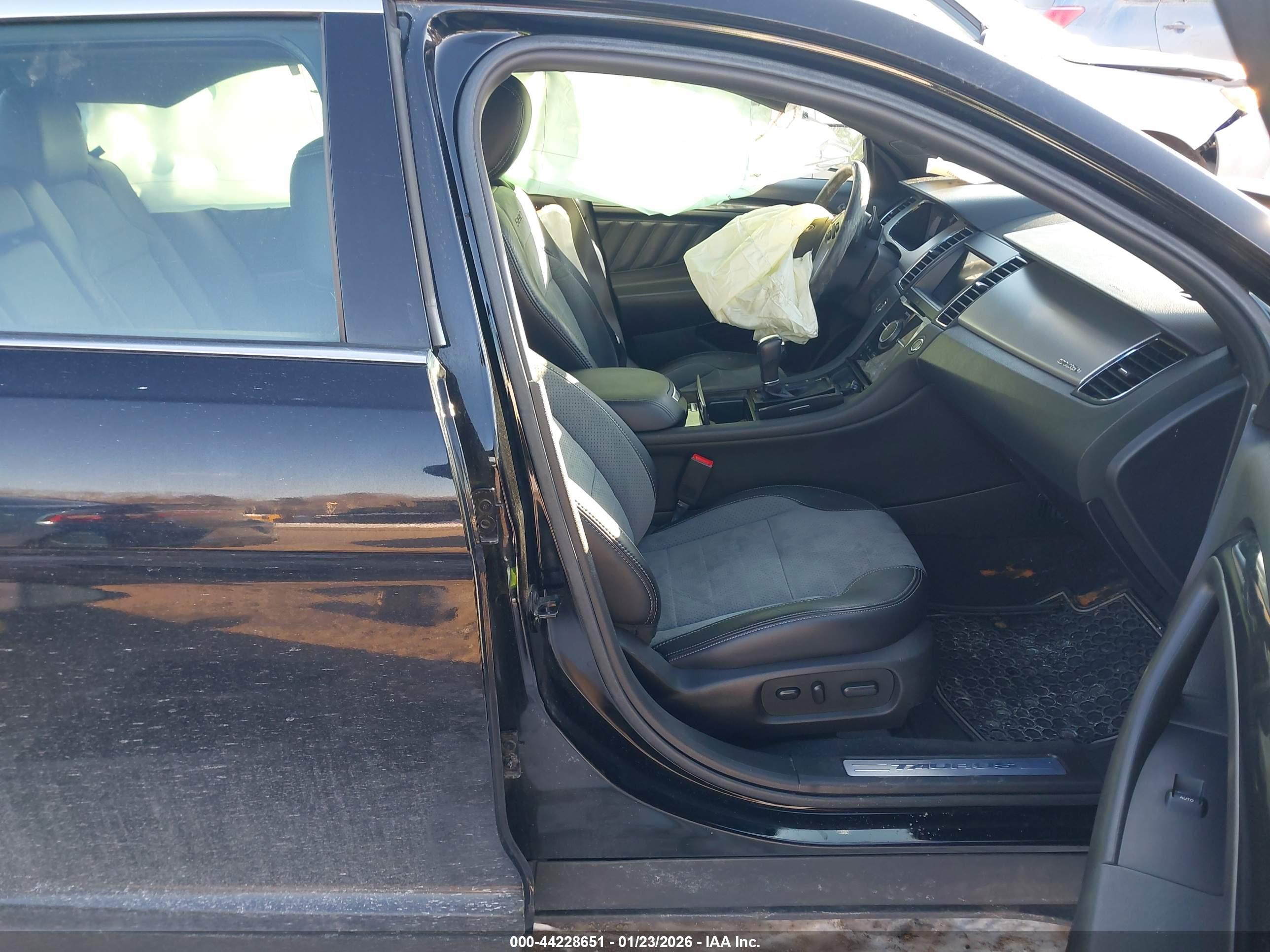 FORD TAURUS image 5