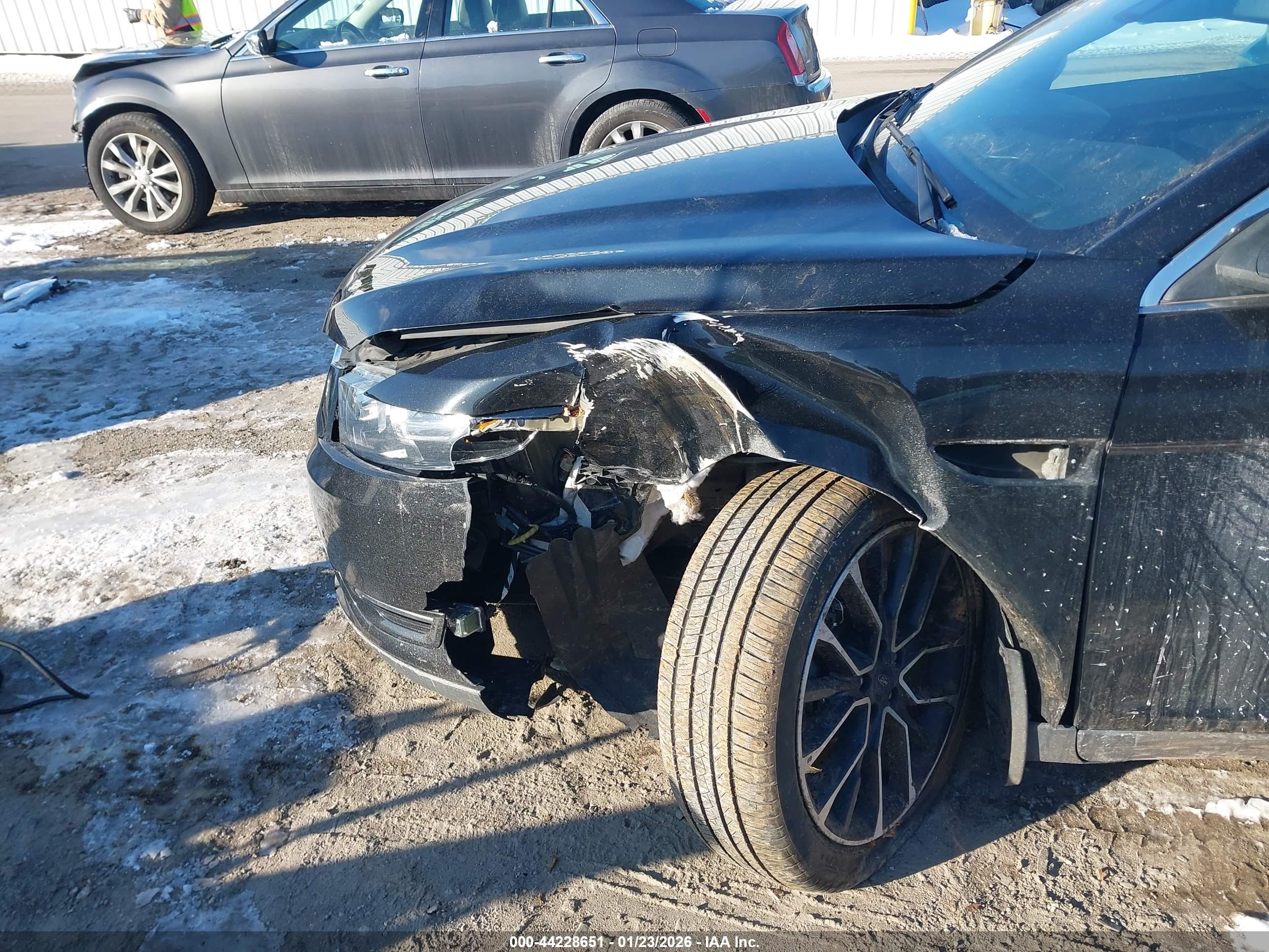 FORD TAURUS image 6