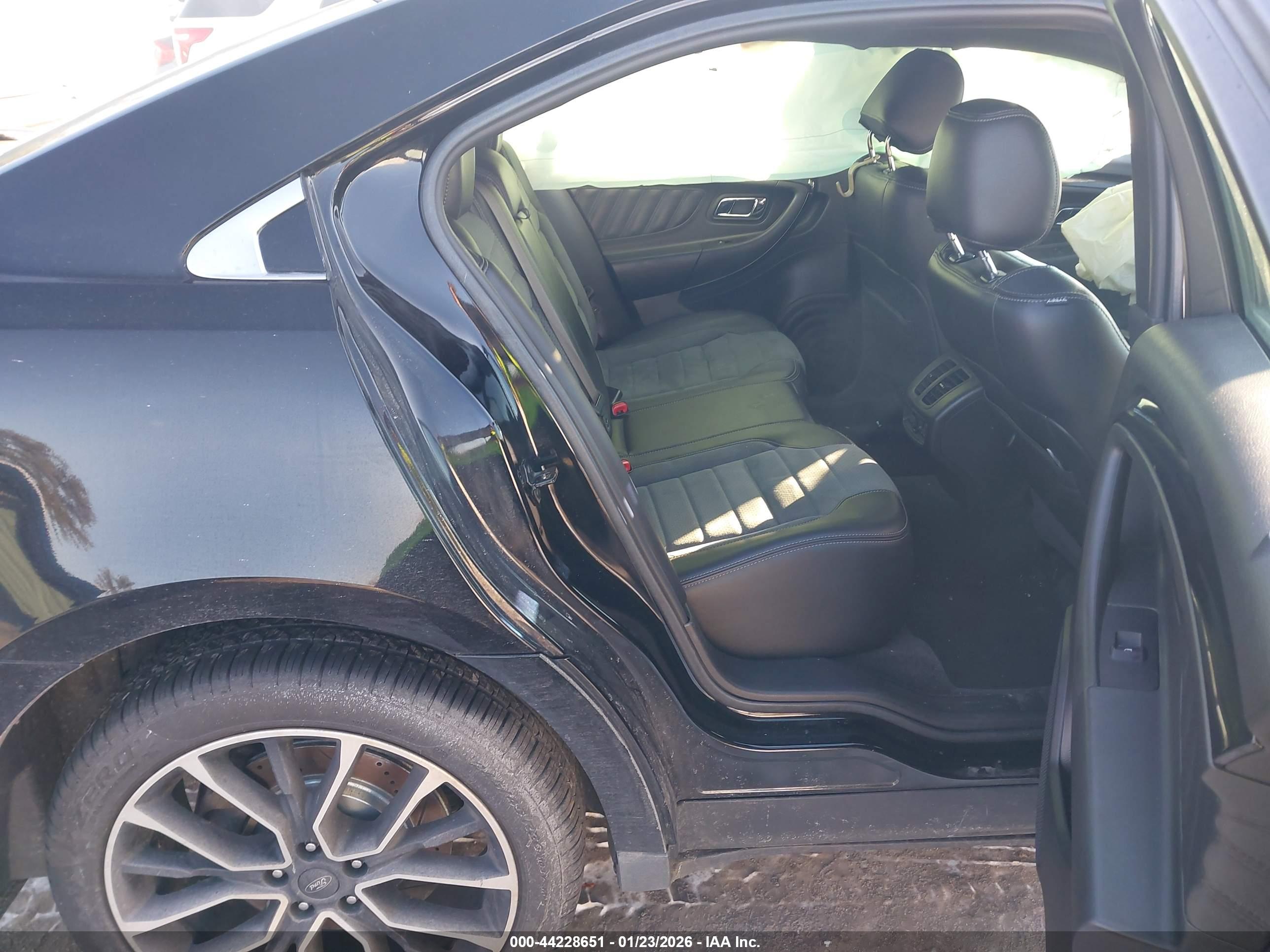 FORD TAURUS image 8