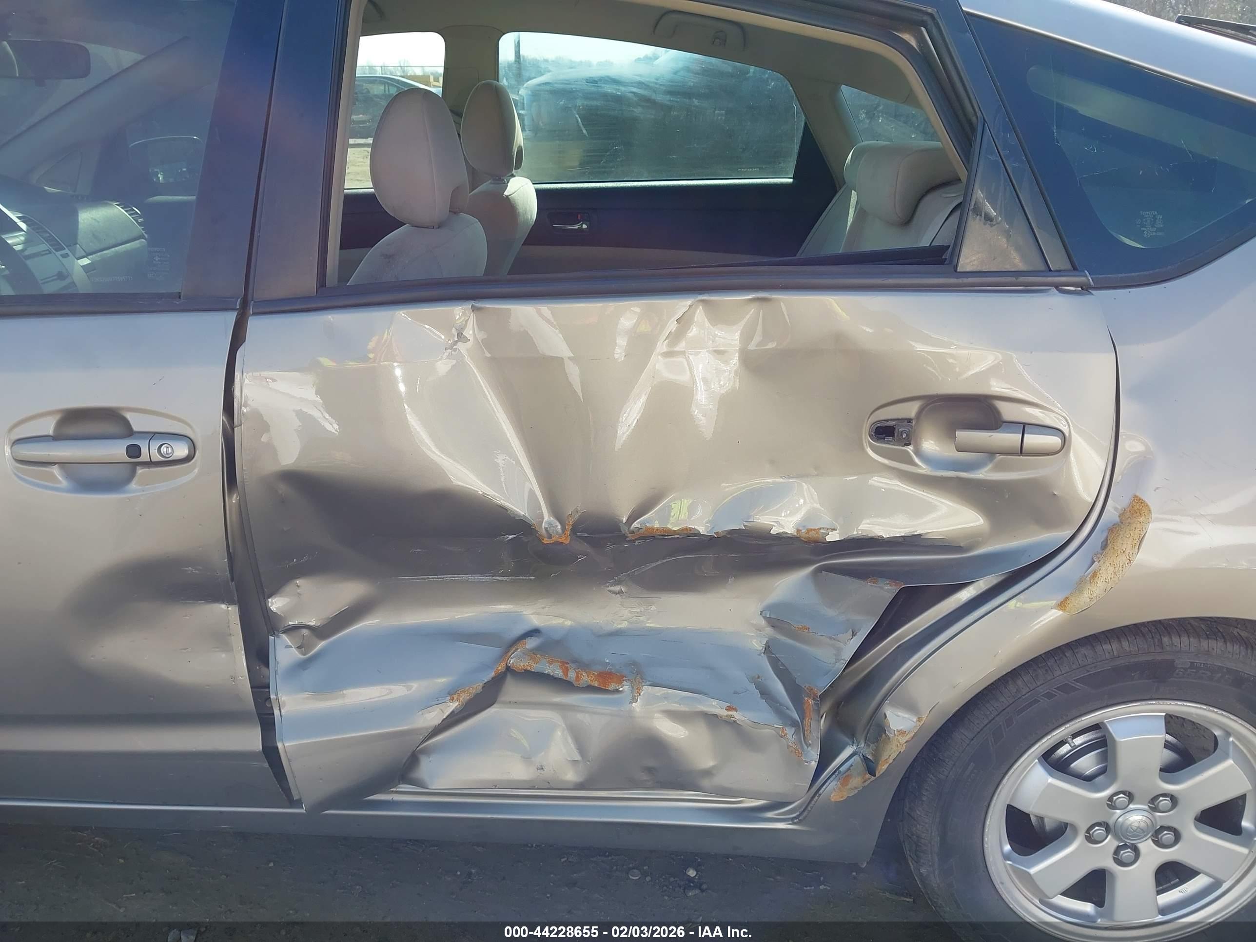 TOYOTA PRIUS image 6