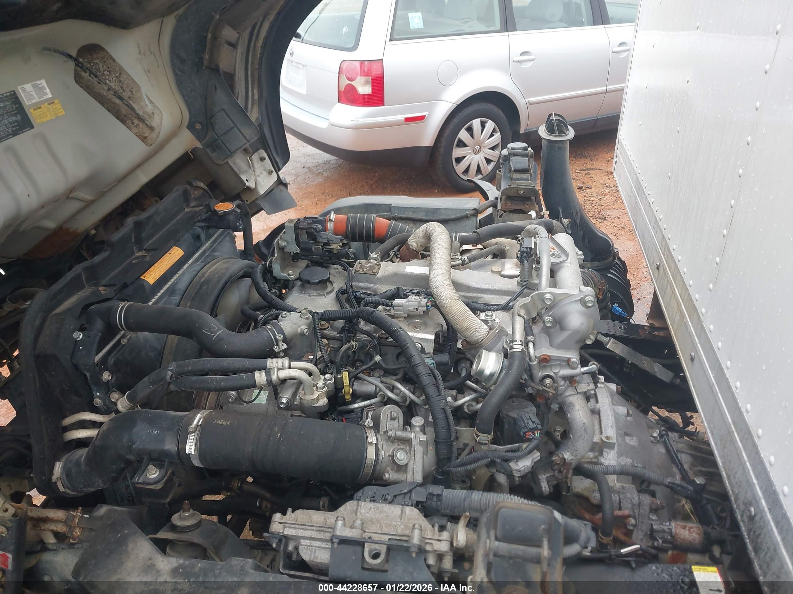 ISUZU NPR image 10