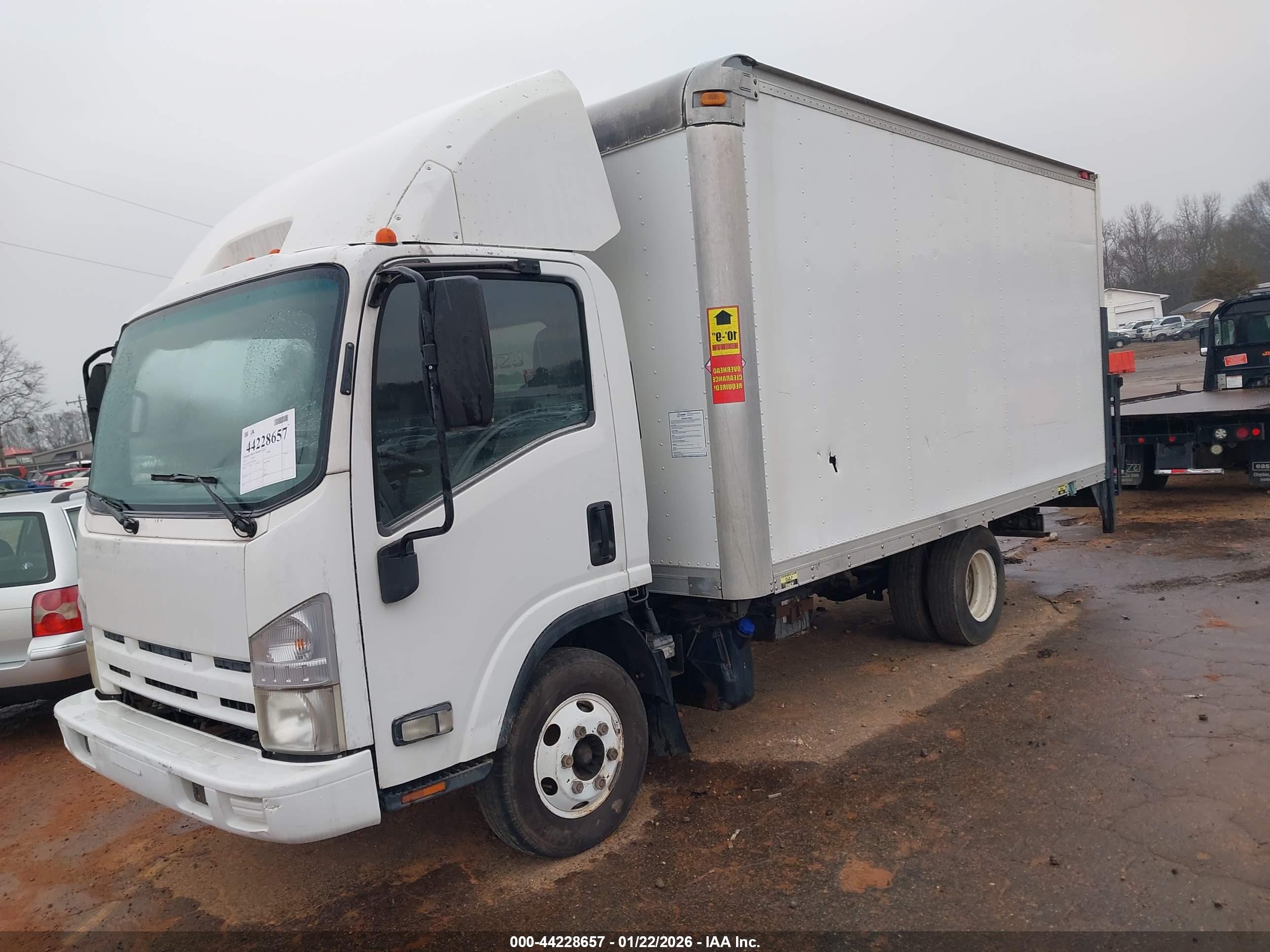 ISUZU NPR image 2