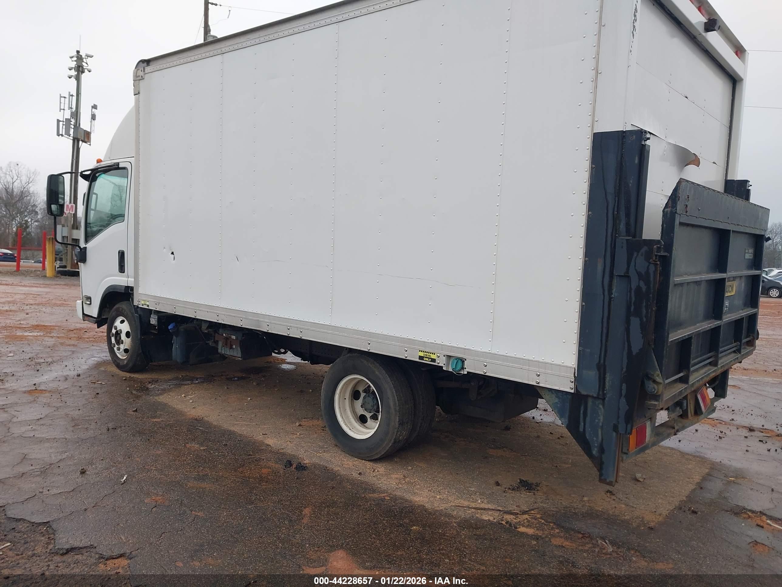 ISUZU NPR image 3