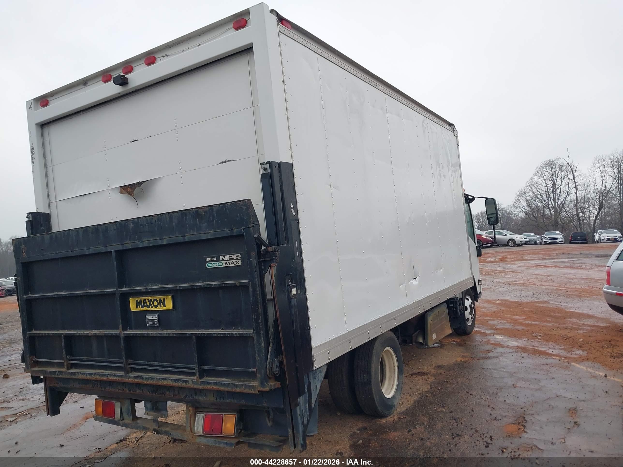 ISUZU NPR image 4