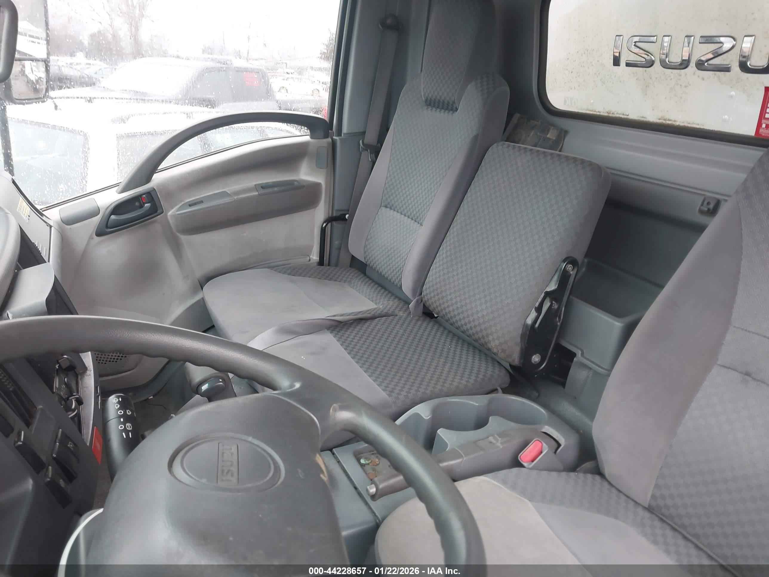 ISUZU NPR image 7