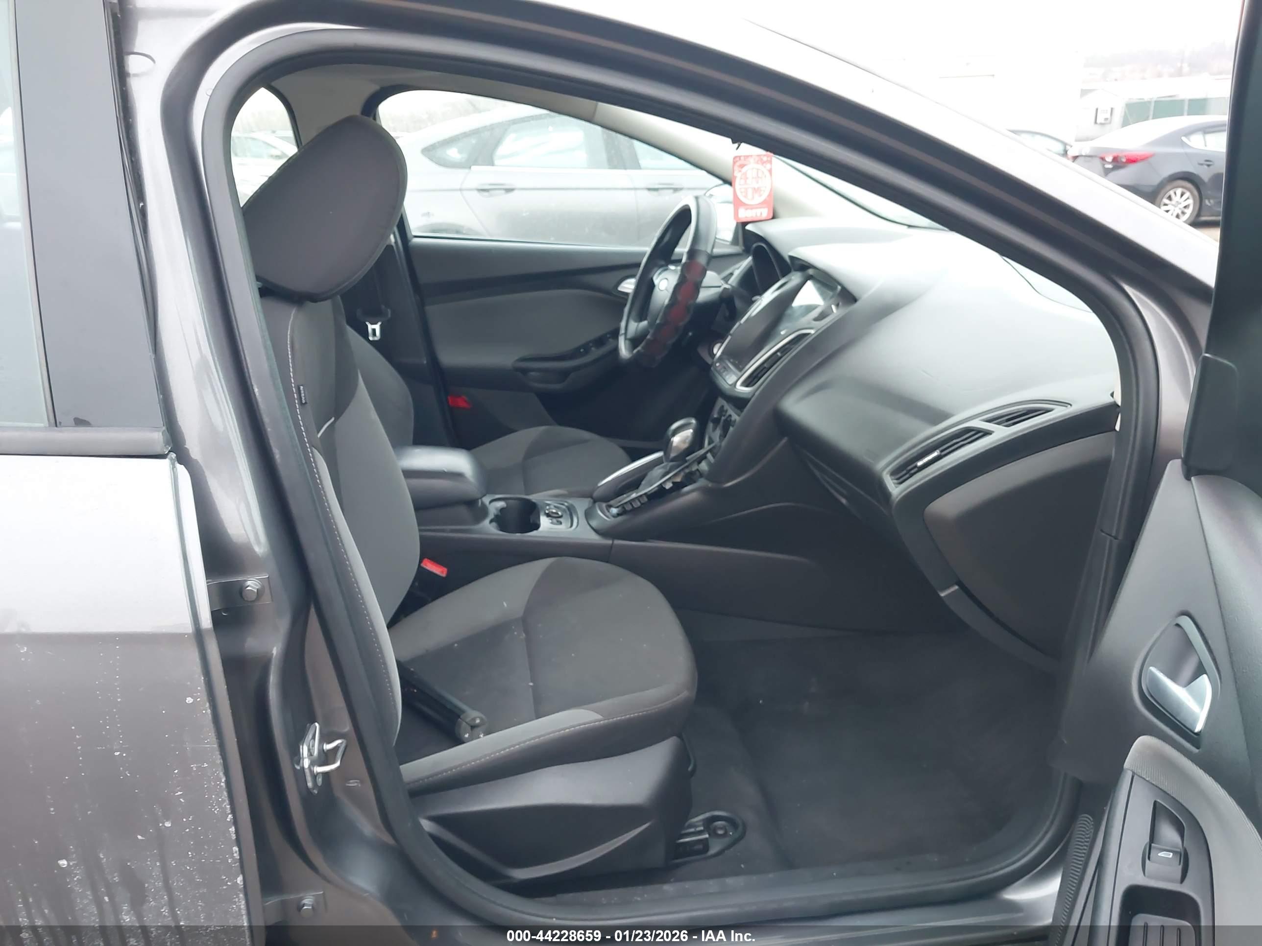 FORD FOCUS image 5