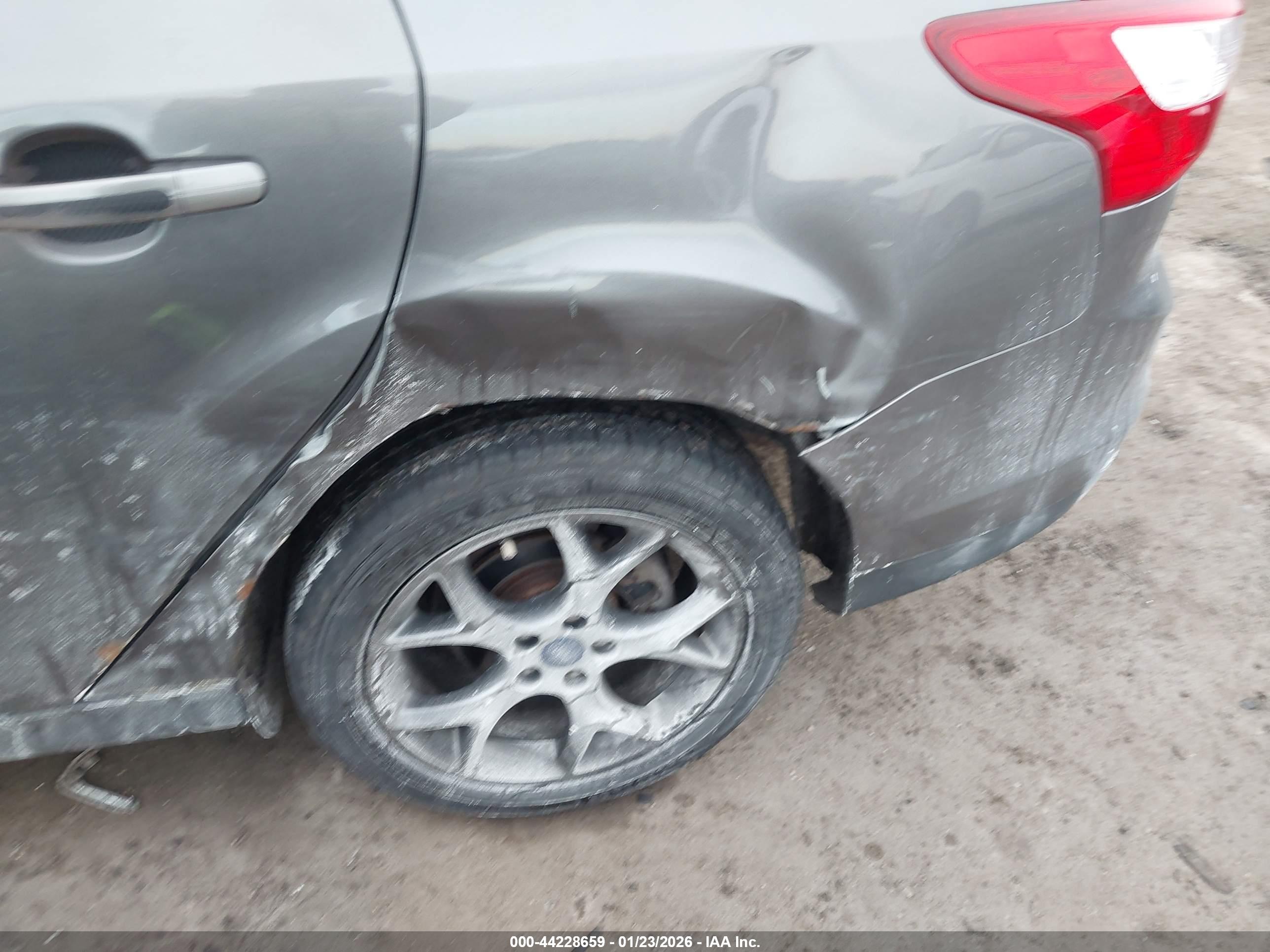 FORD FOCUS image 6