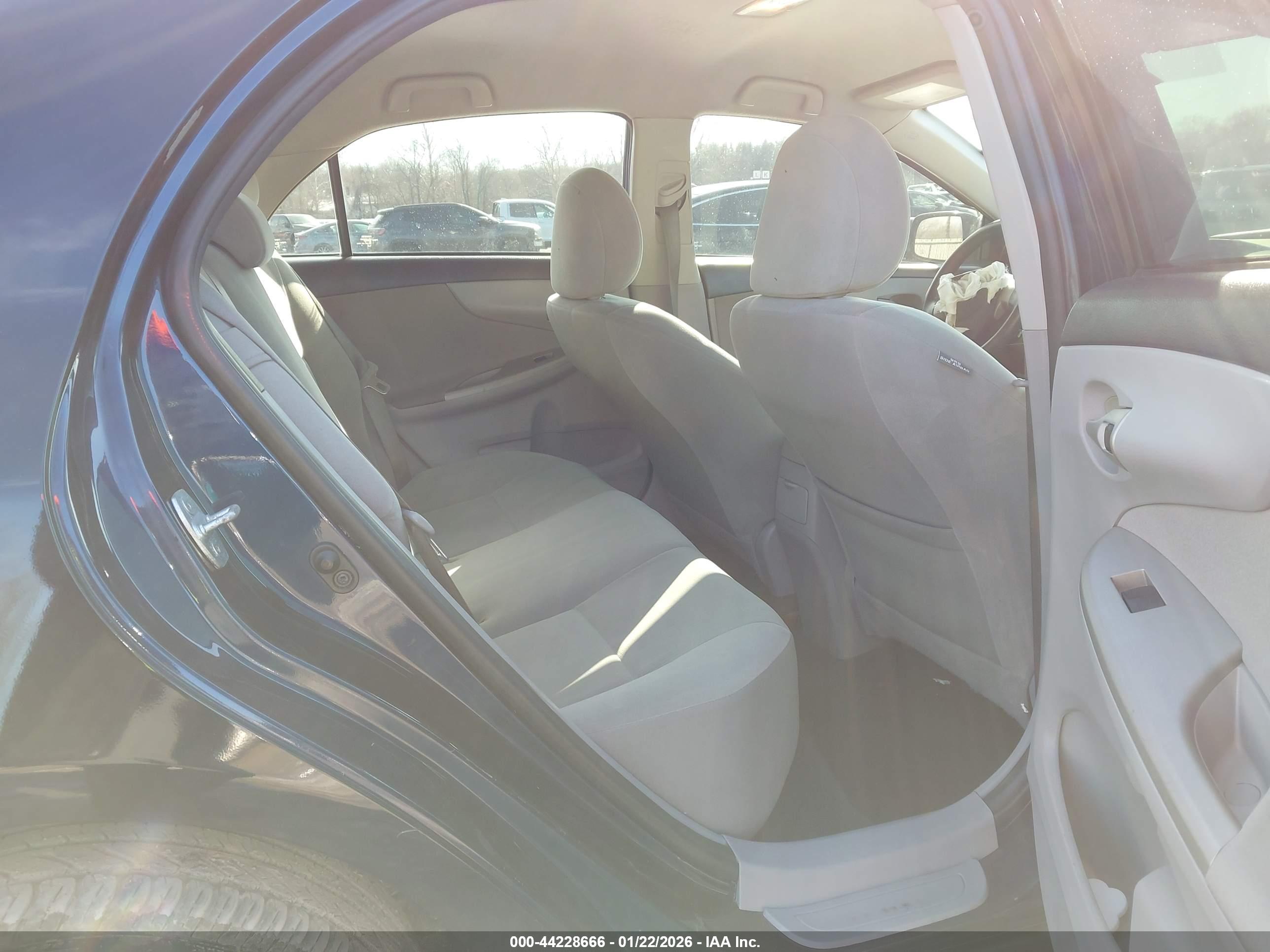 TOYOTA COROLLA image 8