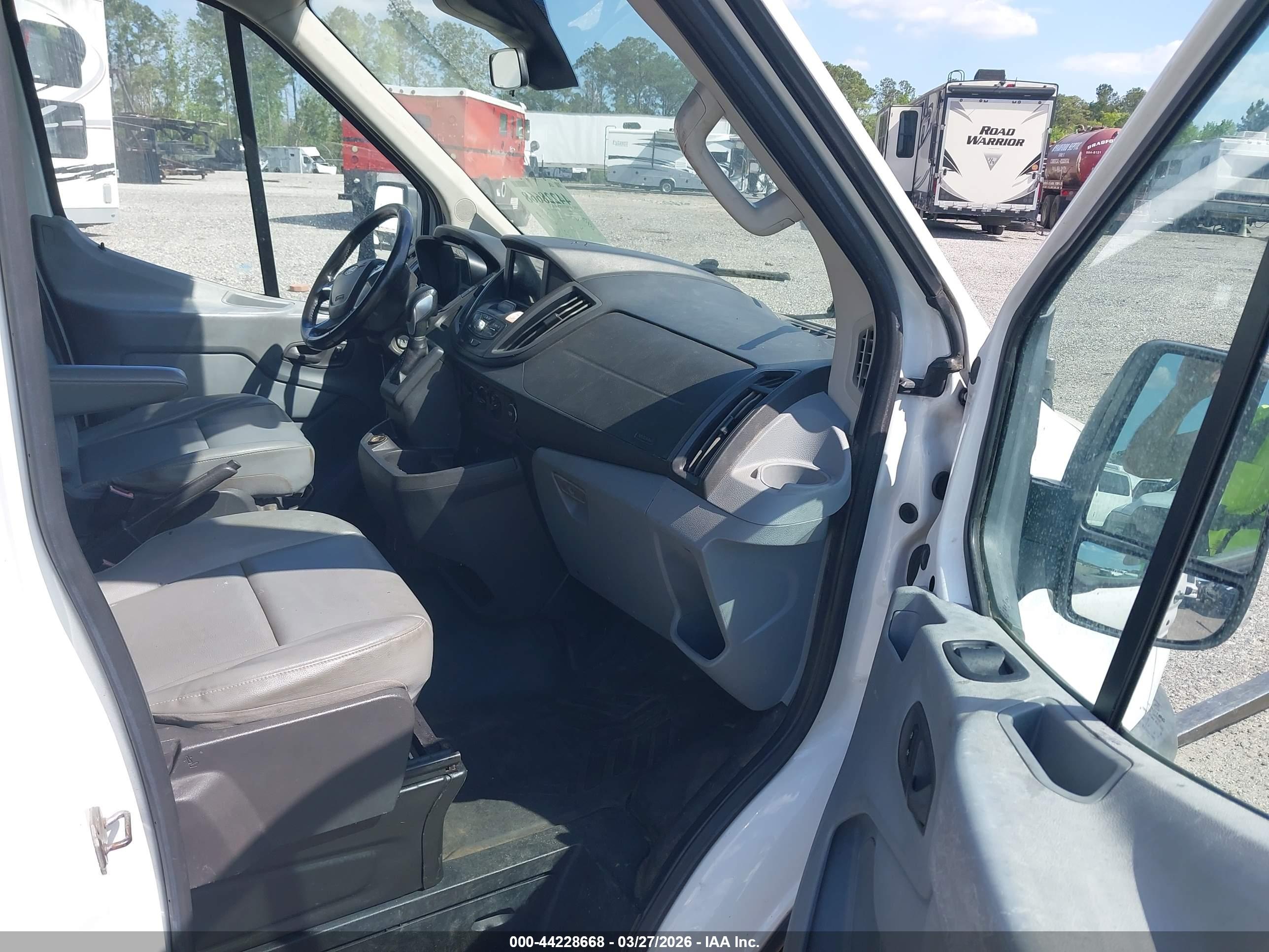 FORD TRANSIT-250 image 5