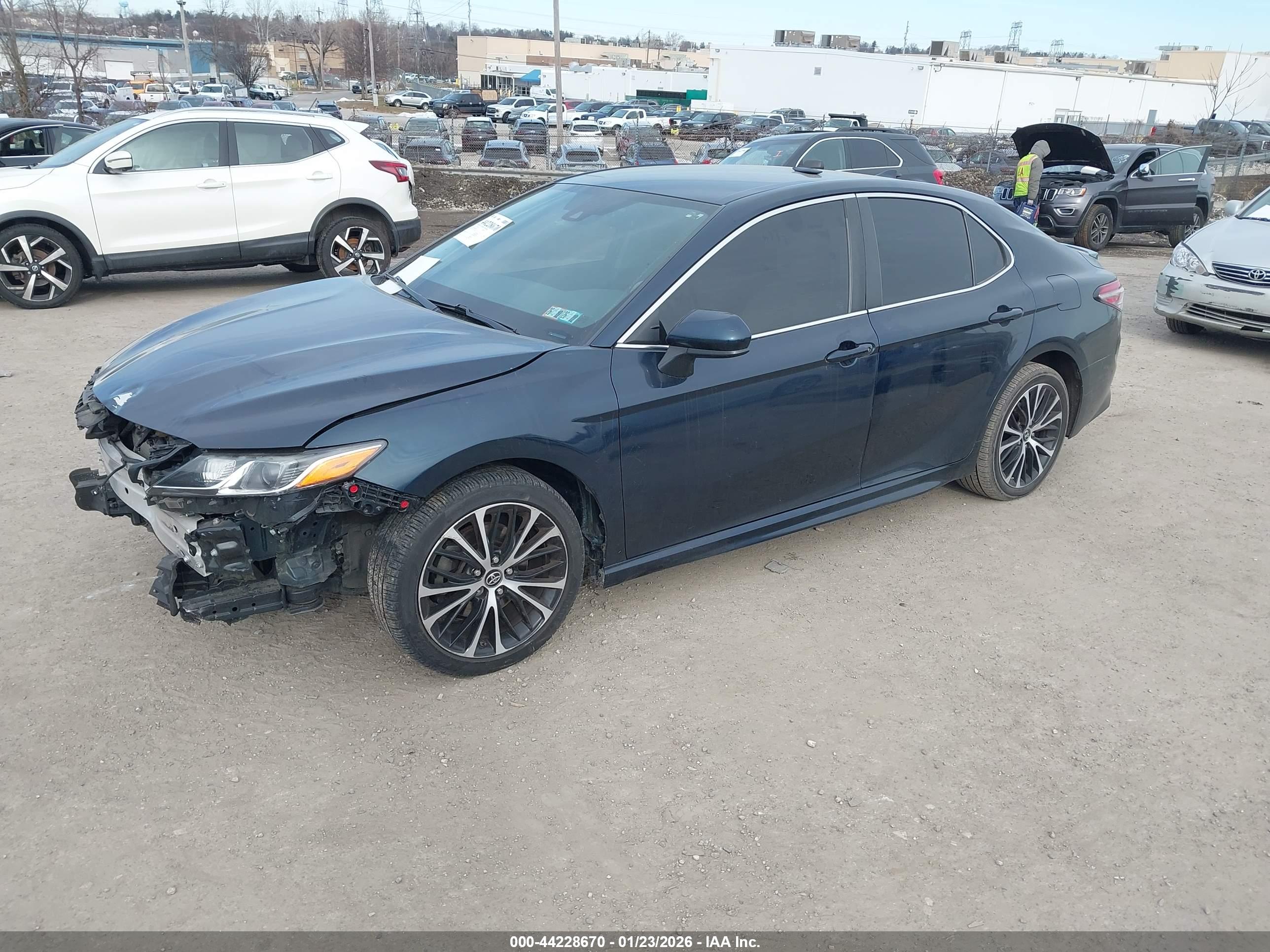TOYOTA CAMRY image 2