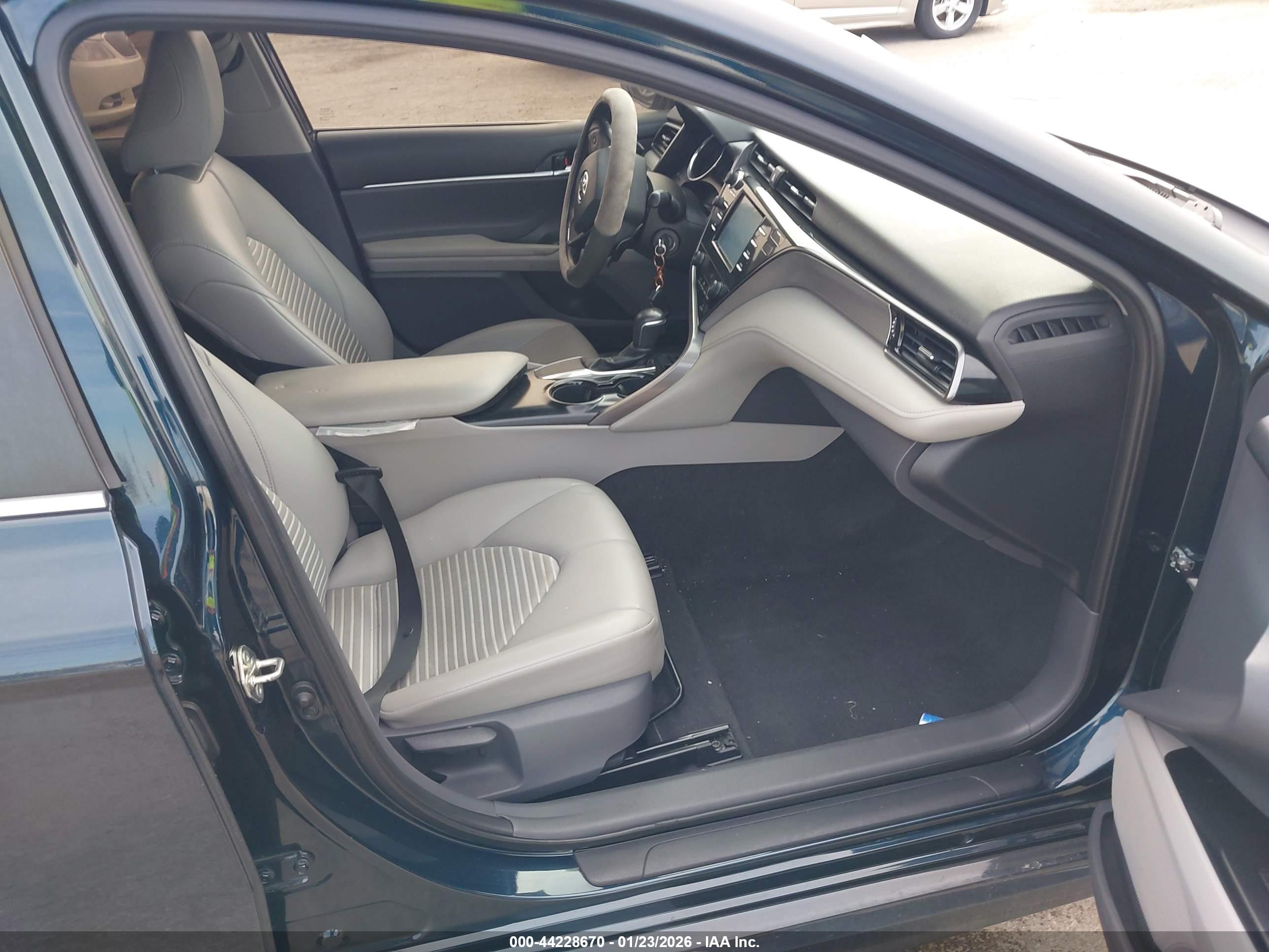 TOYOTA CAMRY image 5