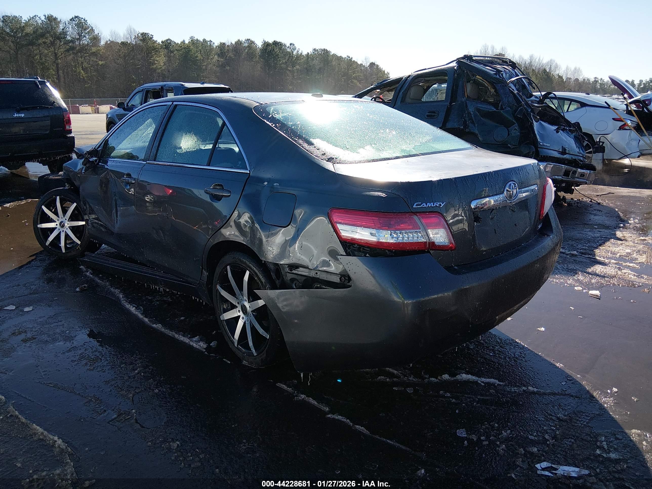 TOYOTA CAMRY image 3