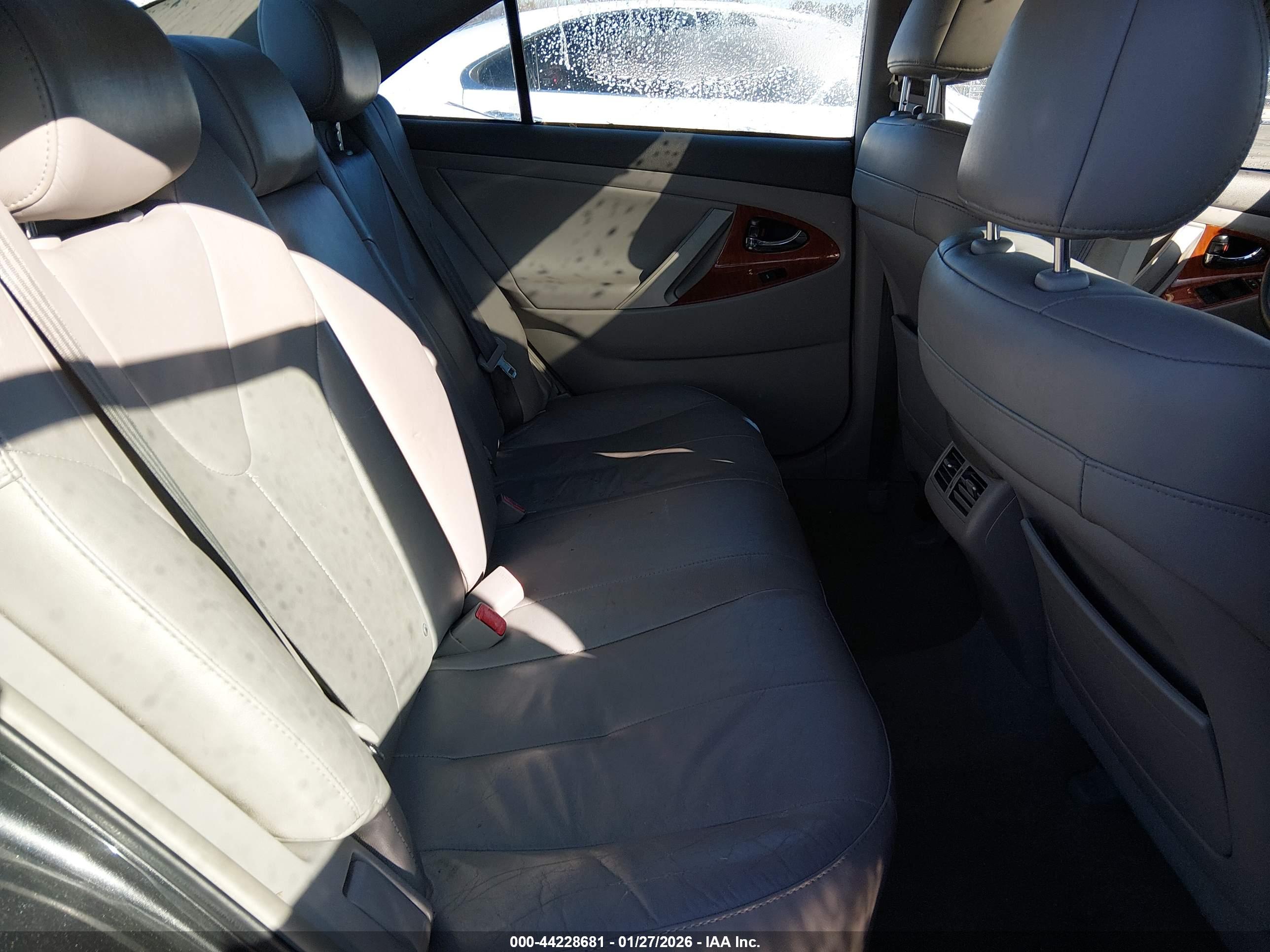 TOYOTA CAMRY image 8