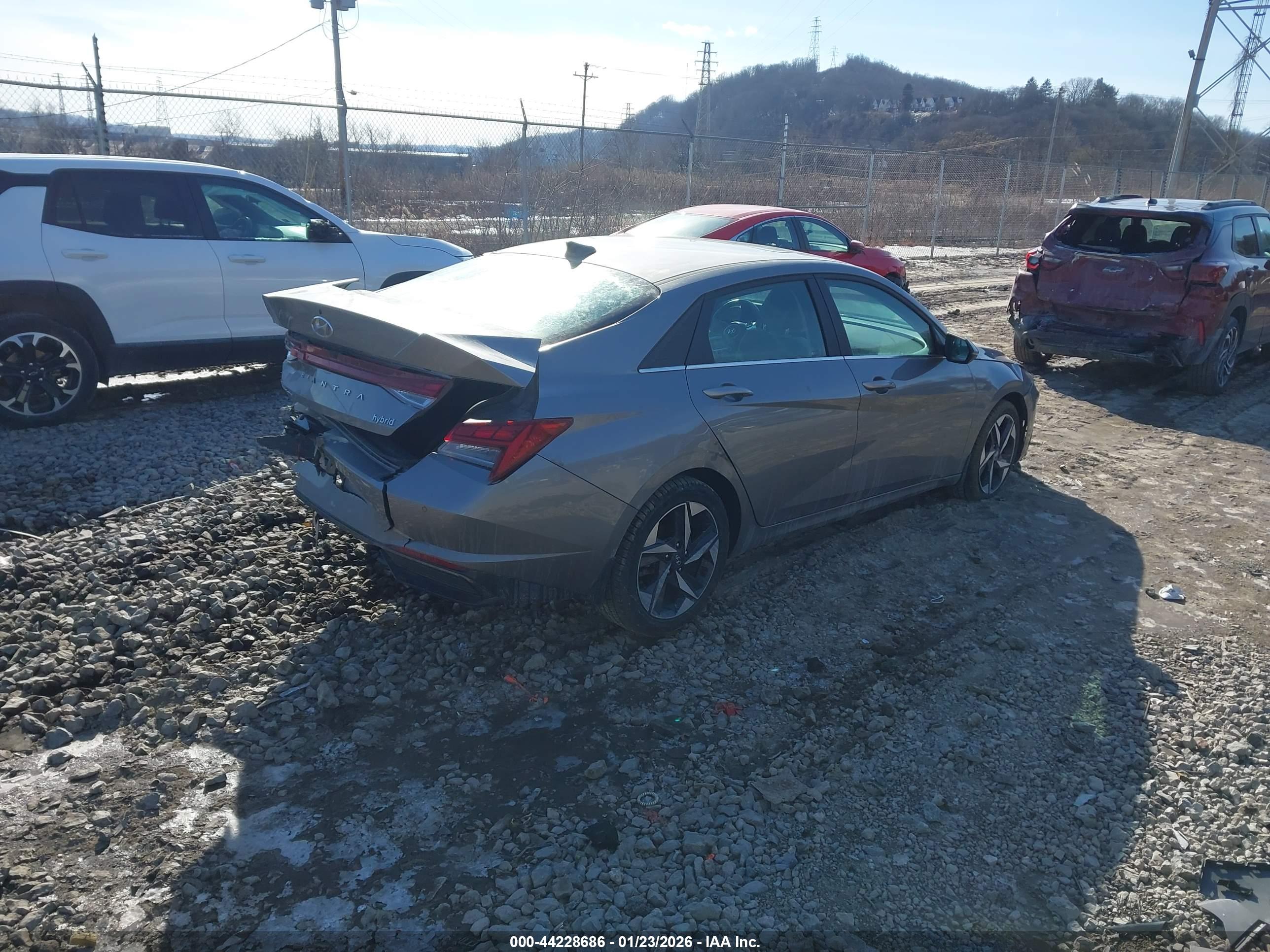 HYUNDAI ELANTRA image 4