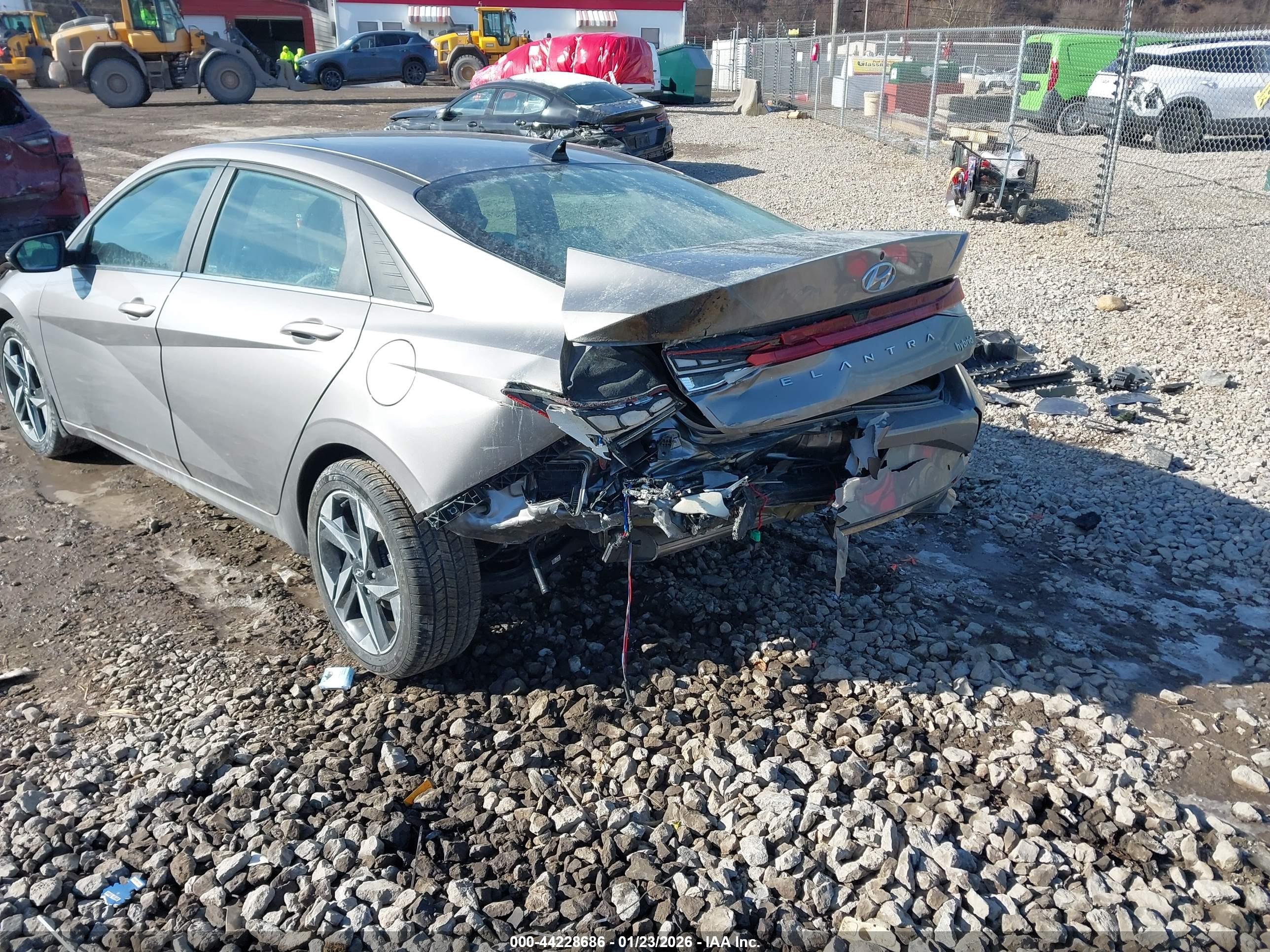 HYUNDAI ELANTRA image 6