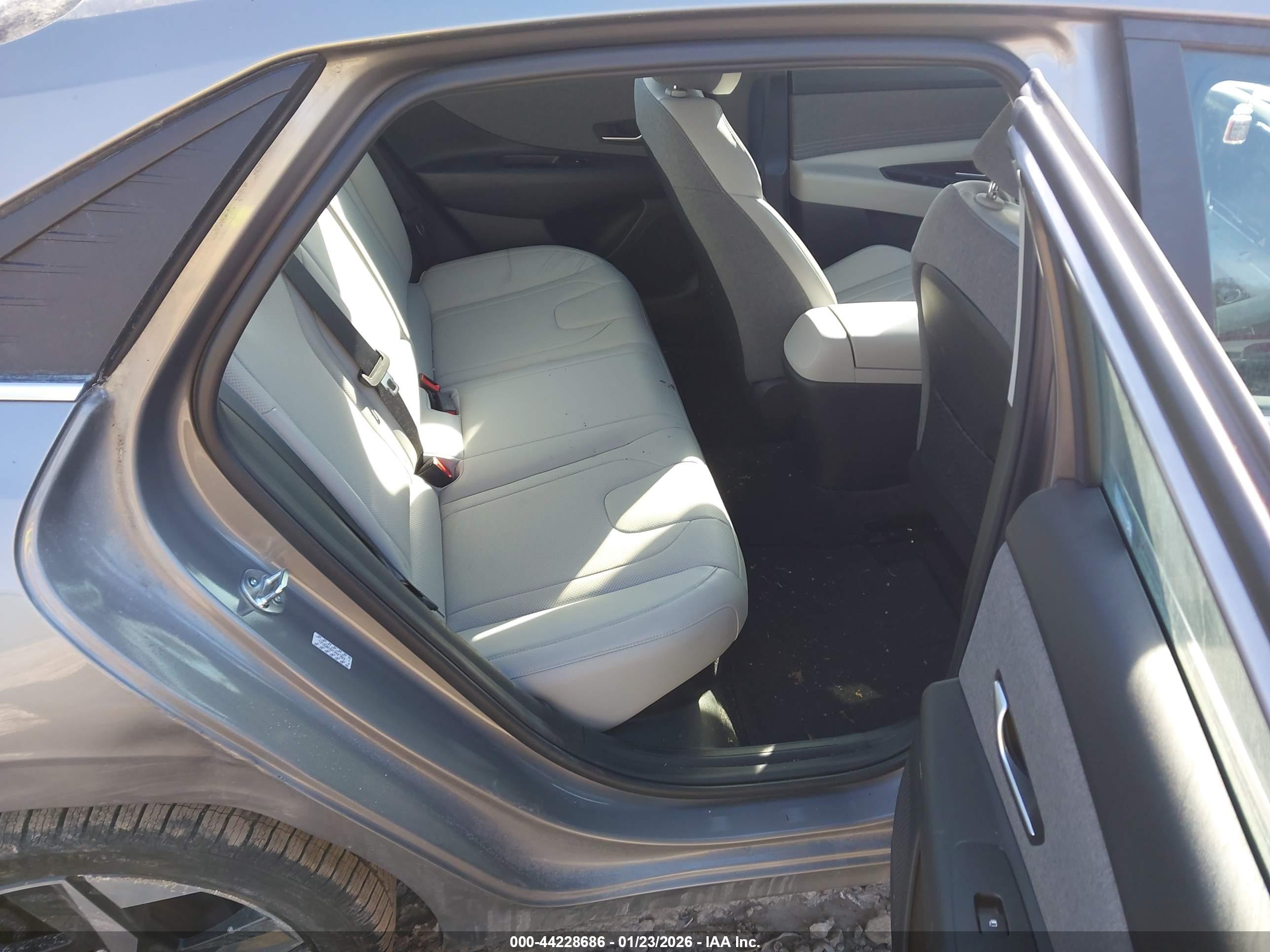 HYUNDAI ELANTRA image 8