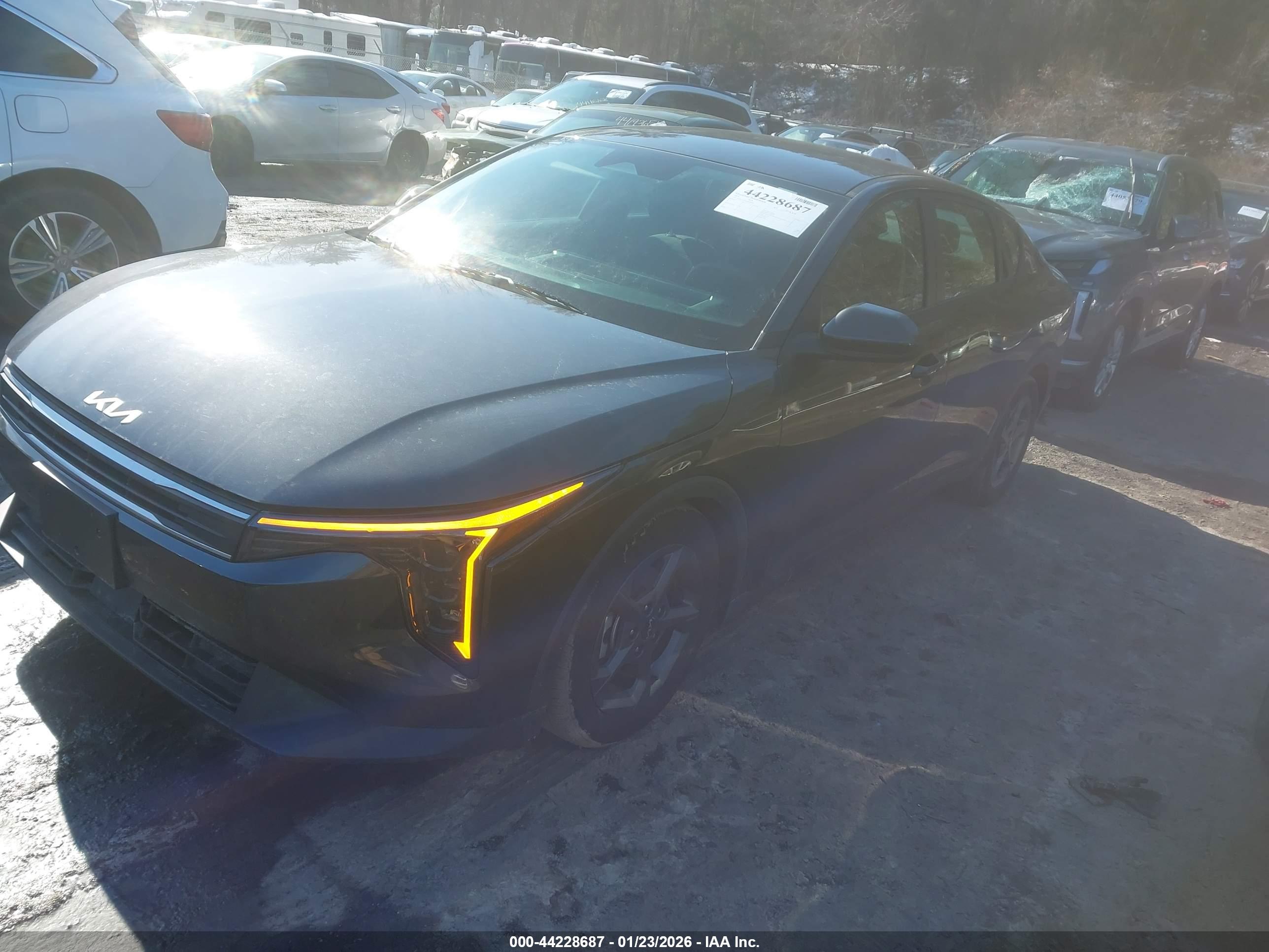 KIA K4 image 2