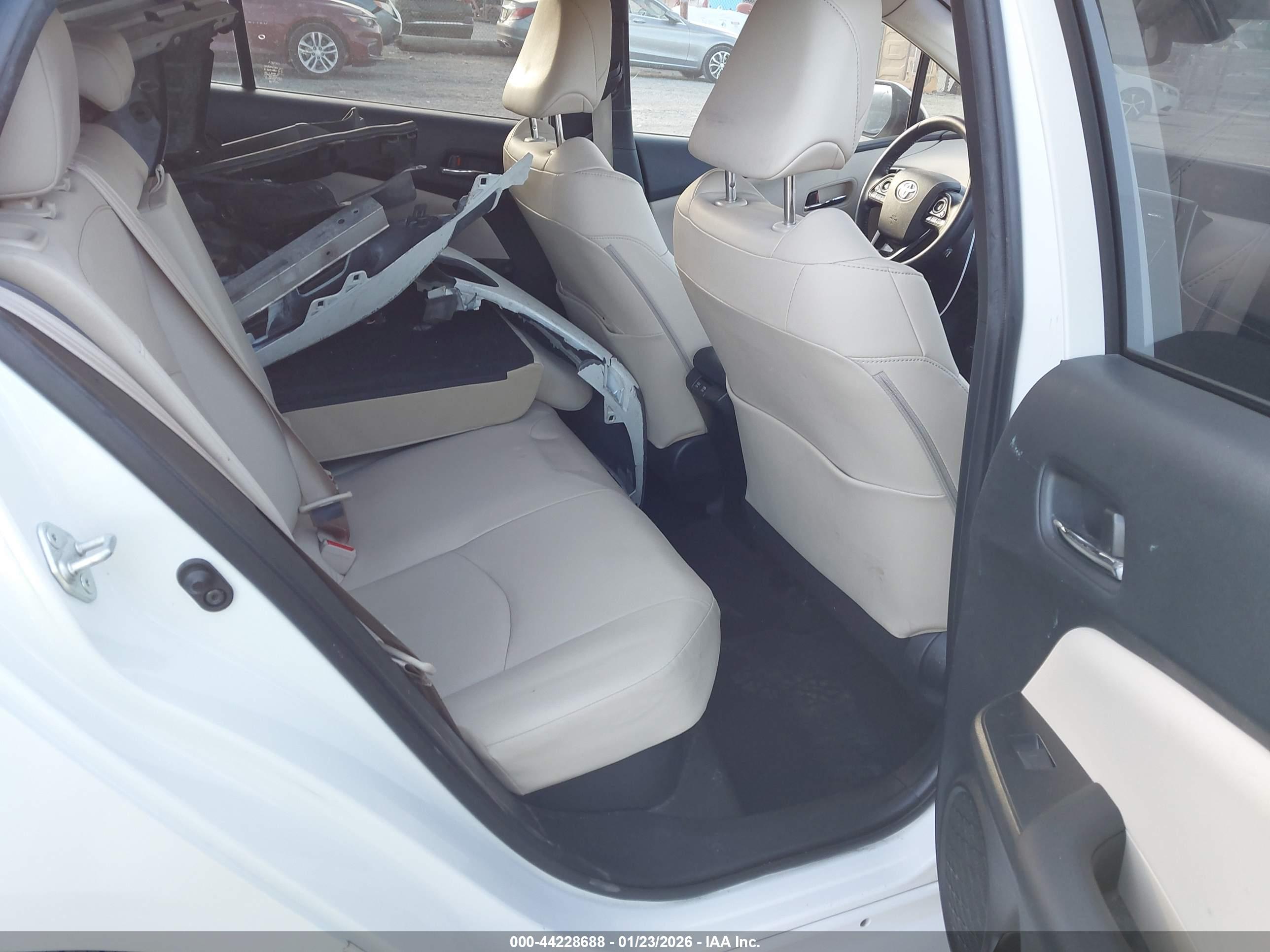 TOYOTA PRIUS image 8
