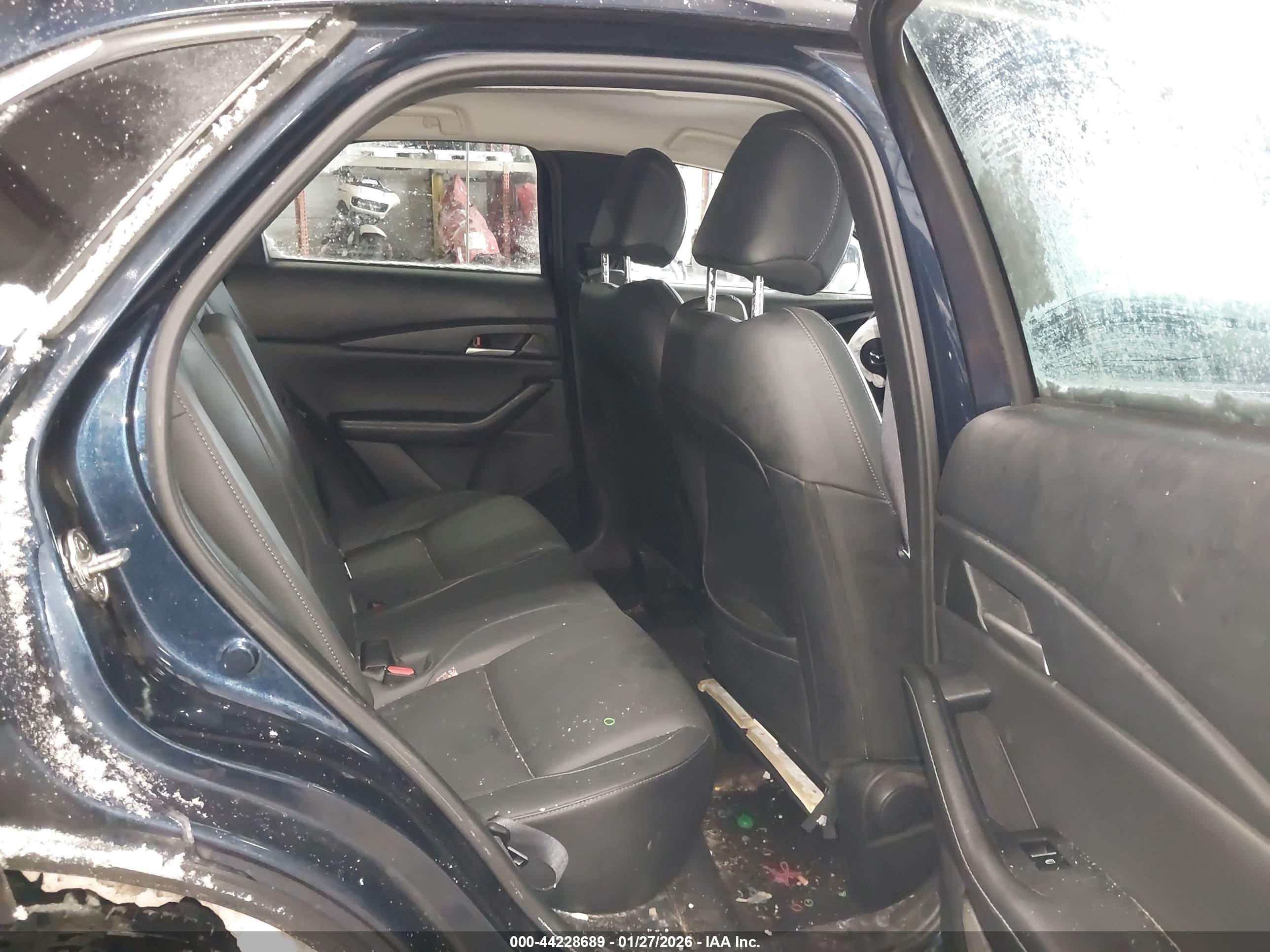 MAZDA CX-30 image 8
