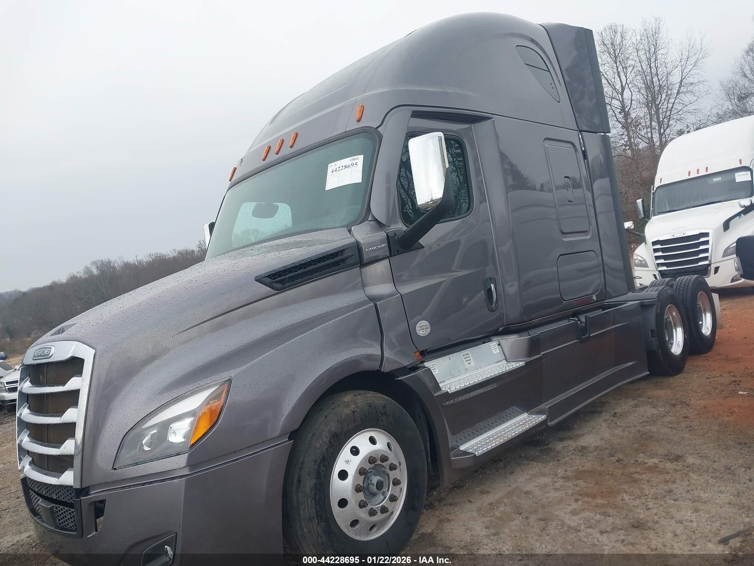 FREIGHTLINER NEW image 2