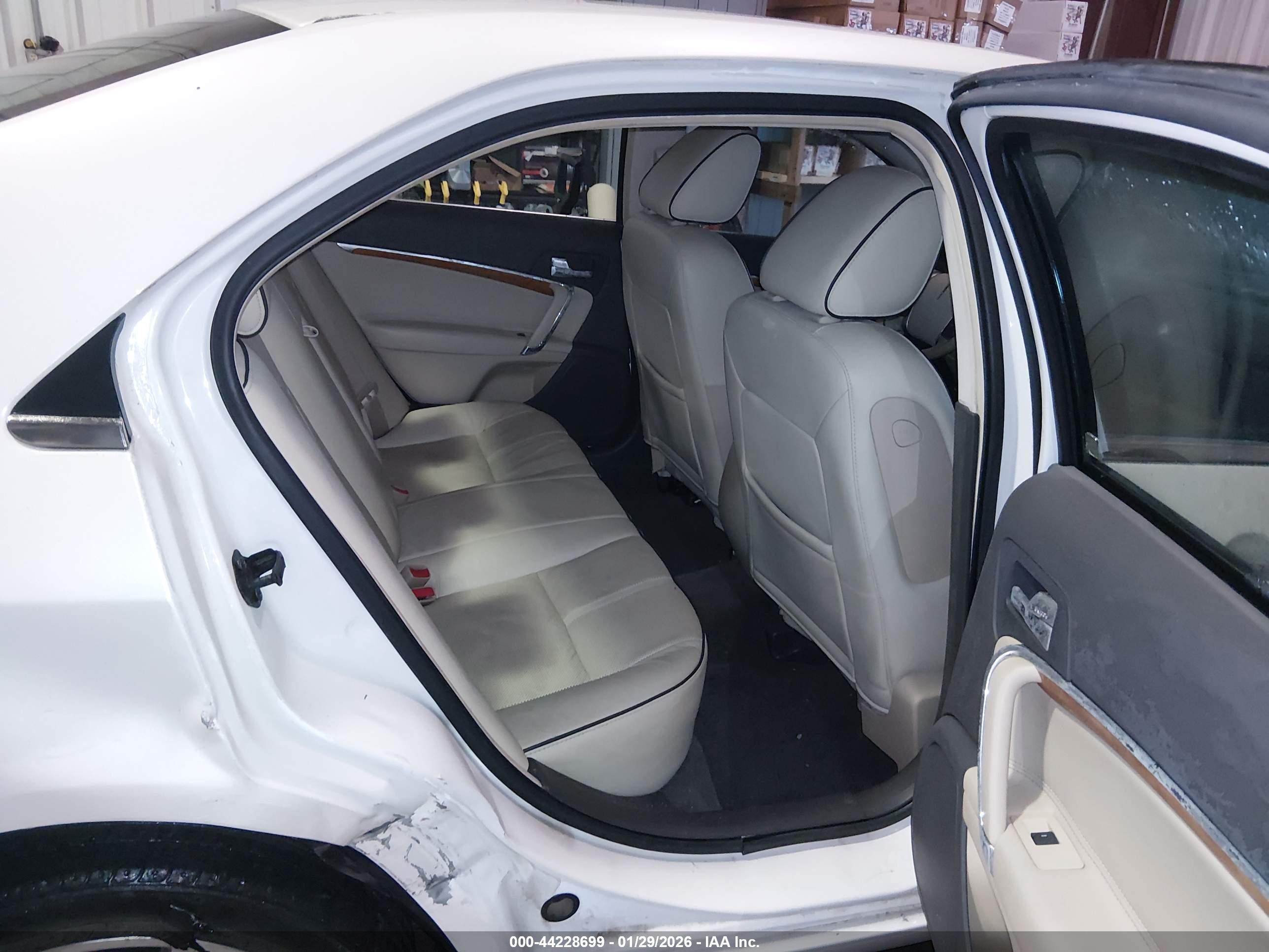 LINCOLN MKZ image 8