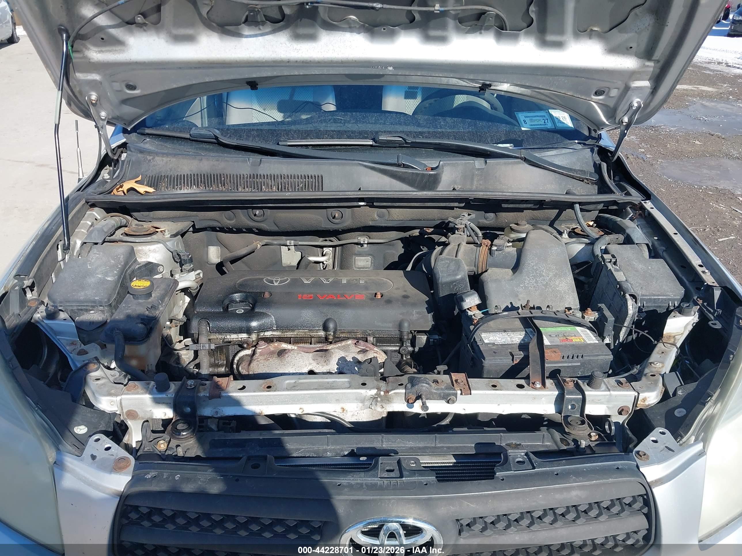 TOYOTA RAV4 image 10