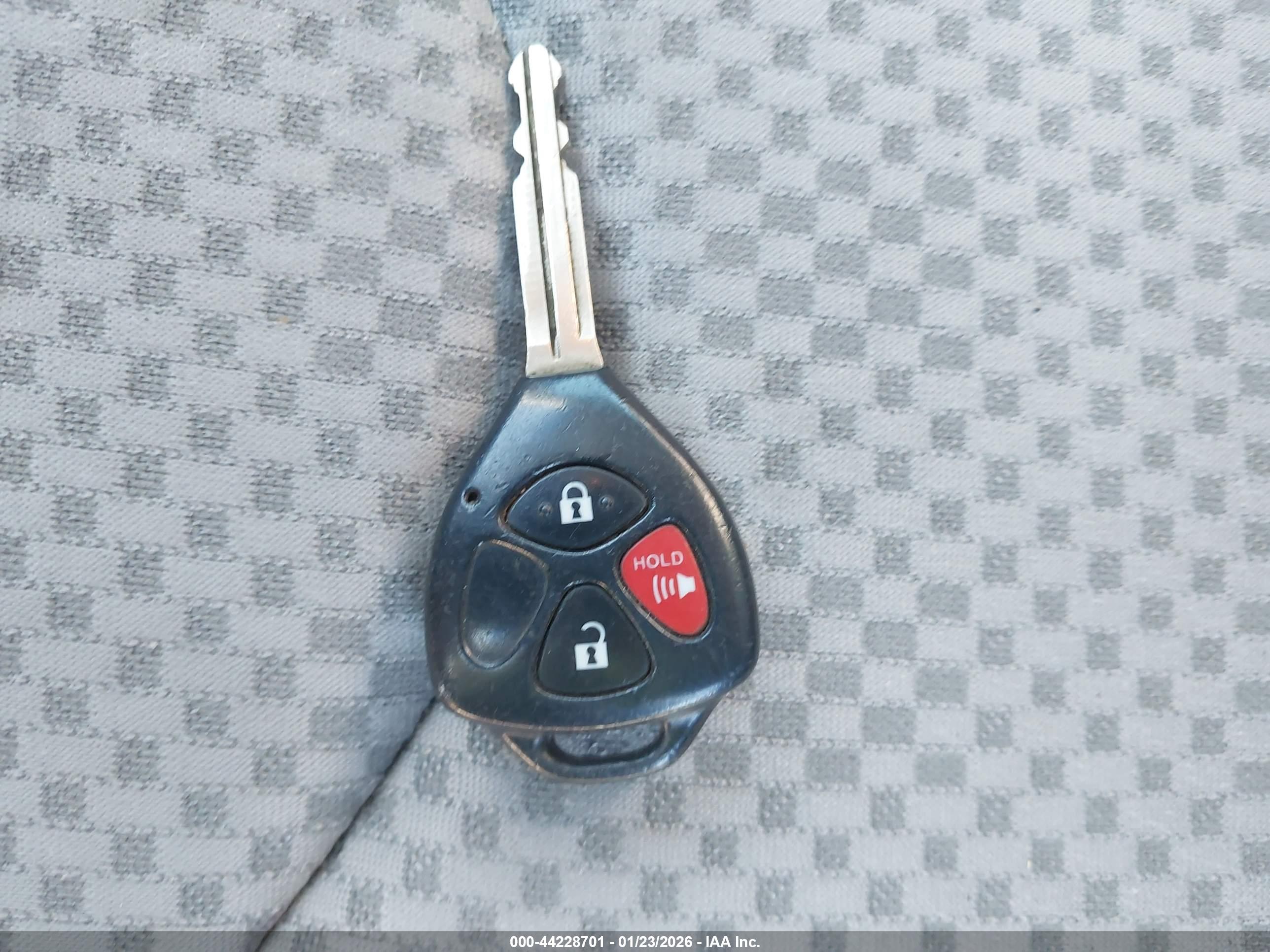 TOYOTA RAV4 image 11