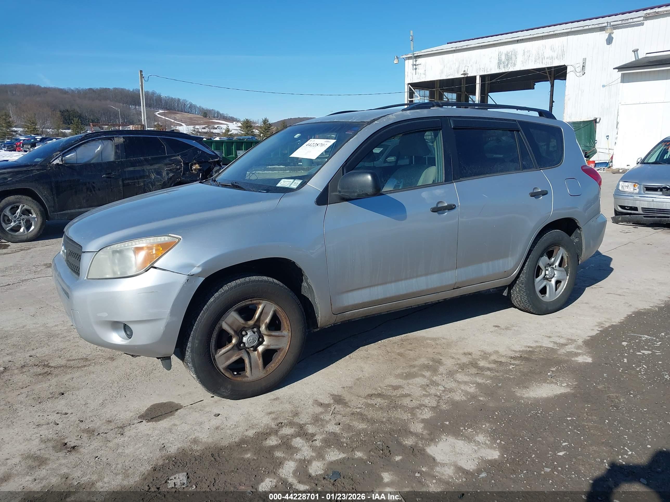 TOYOTA RAV4 image 2