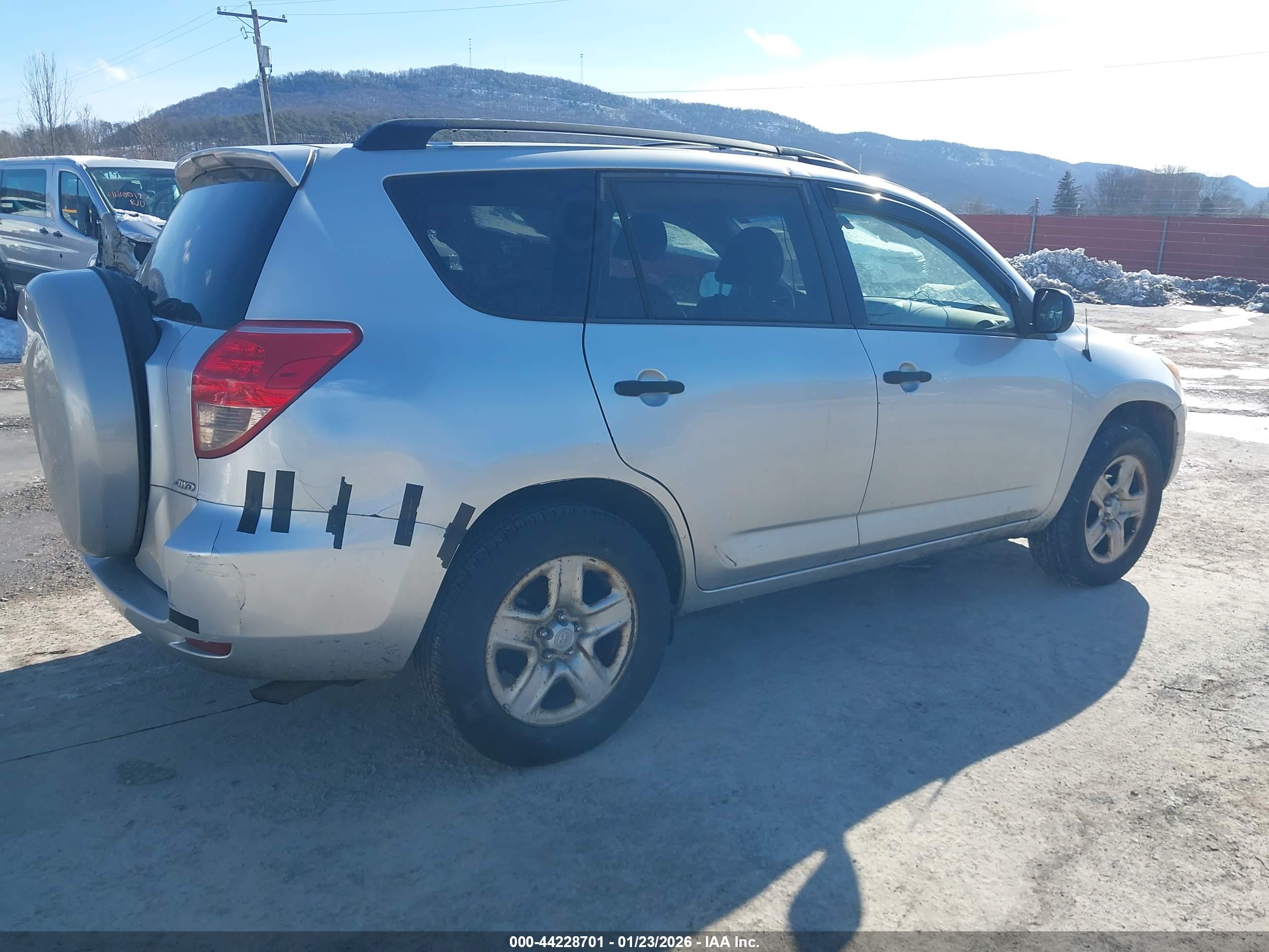 TOYOTA RAV4 image 4