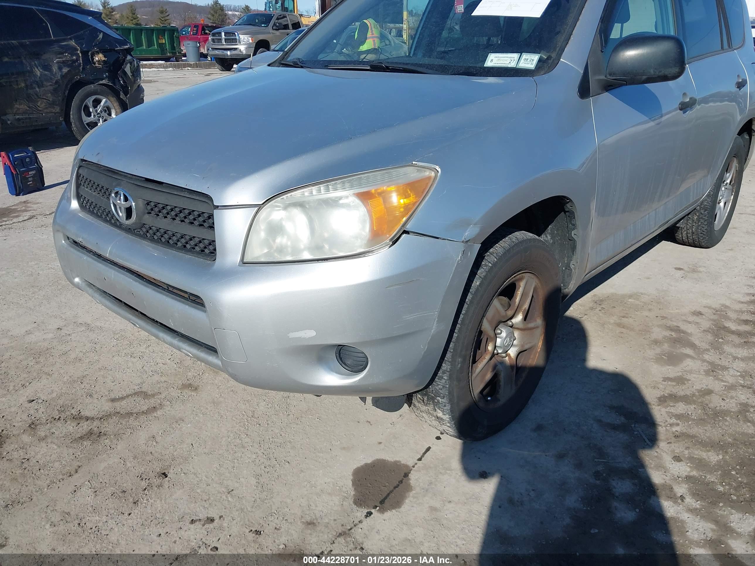 TOYOTA RAV4 image 6