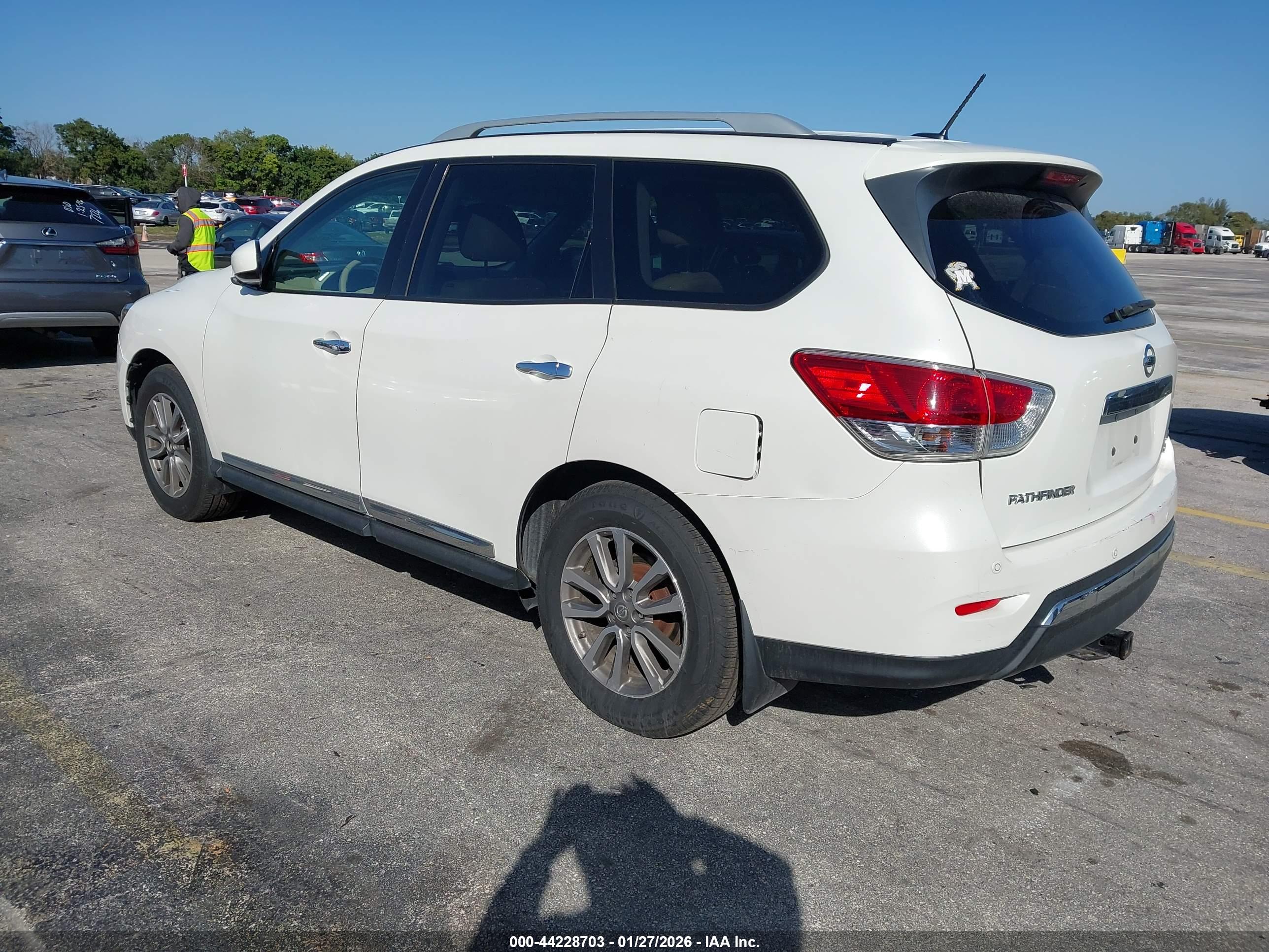 NISSAN PATHFINDER image 3
