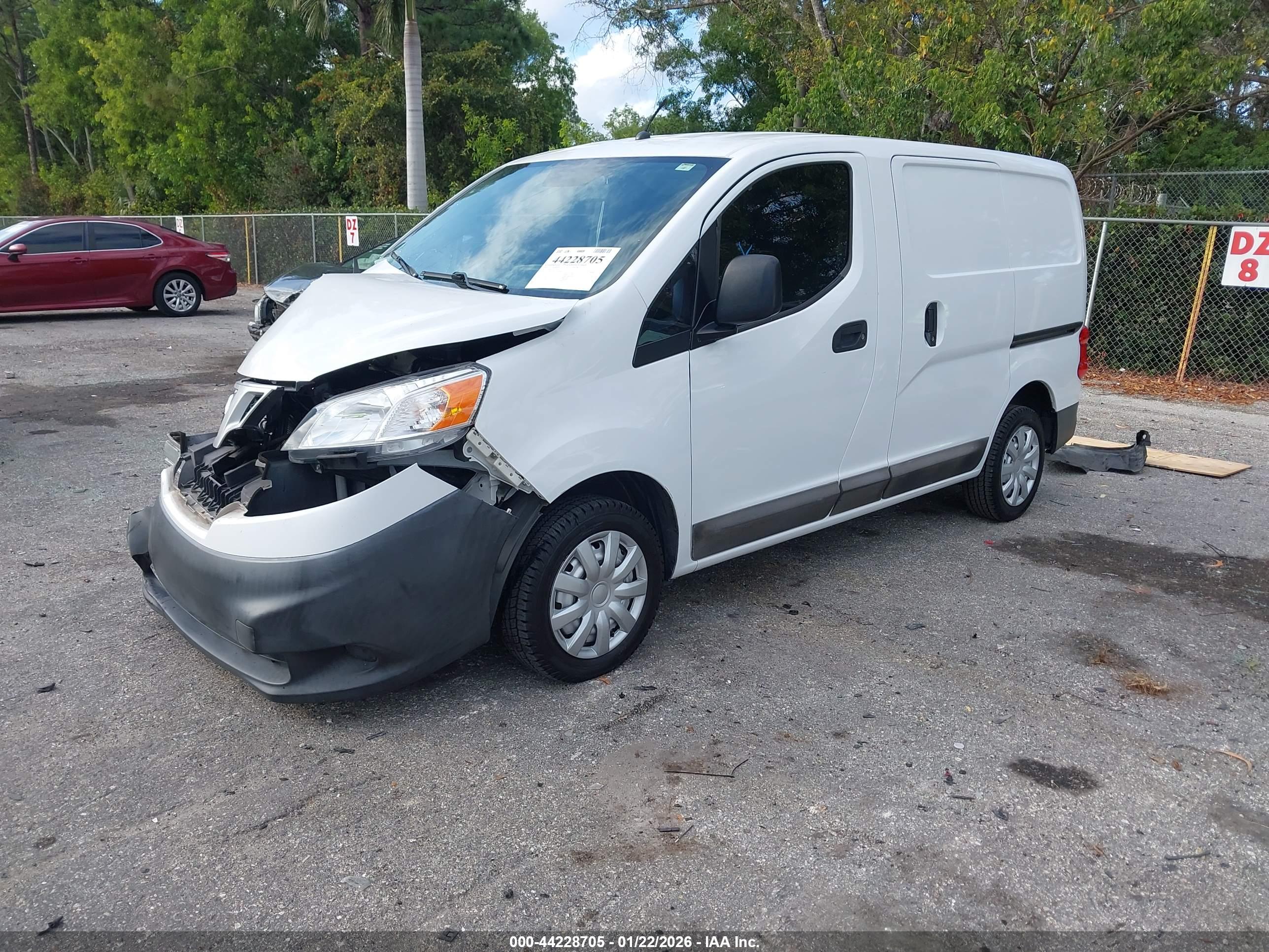 NISSAN NV200 image 2