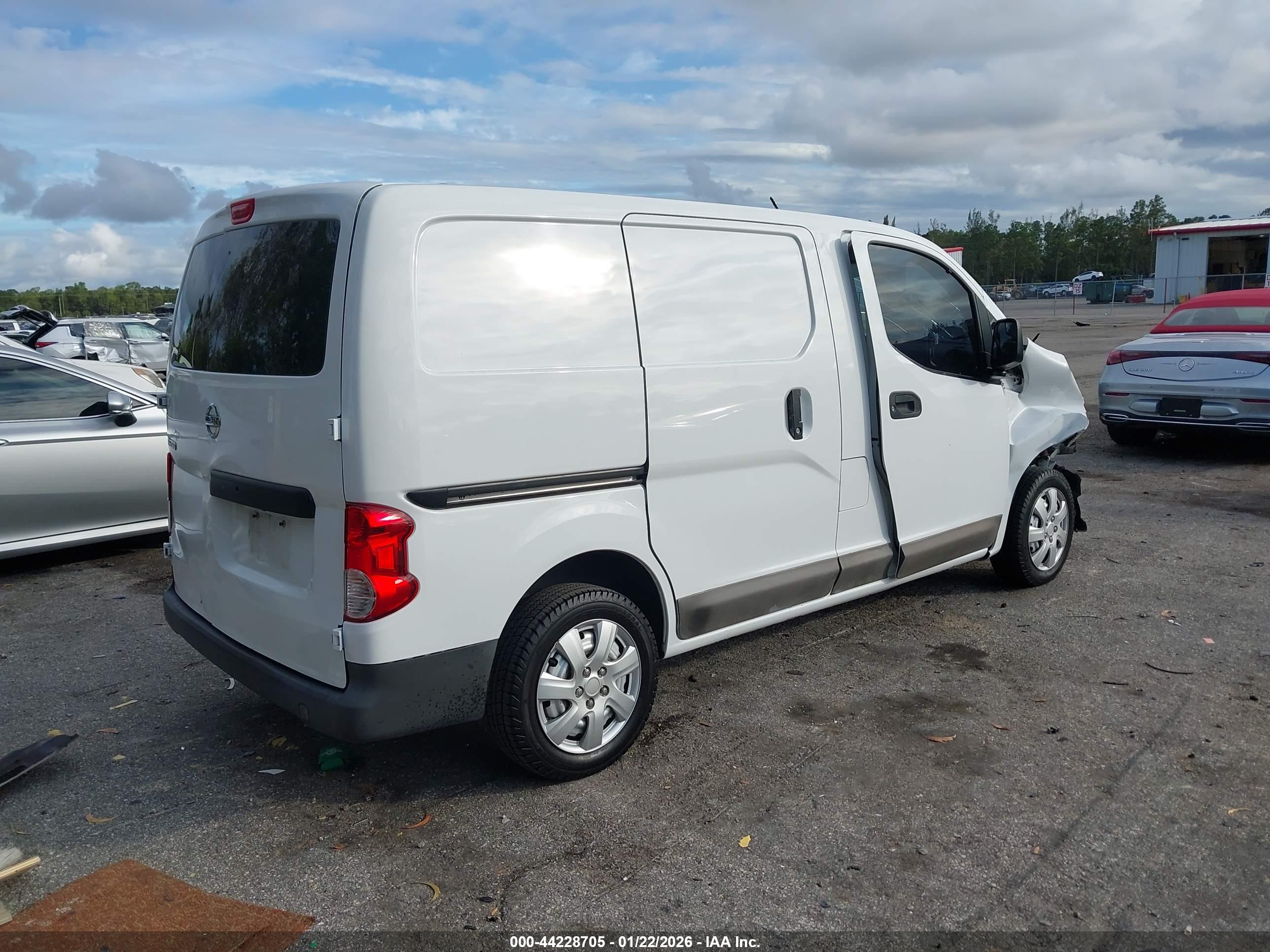 NISSAN NV200 image 4