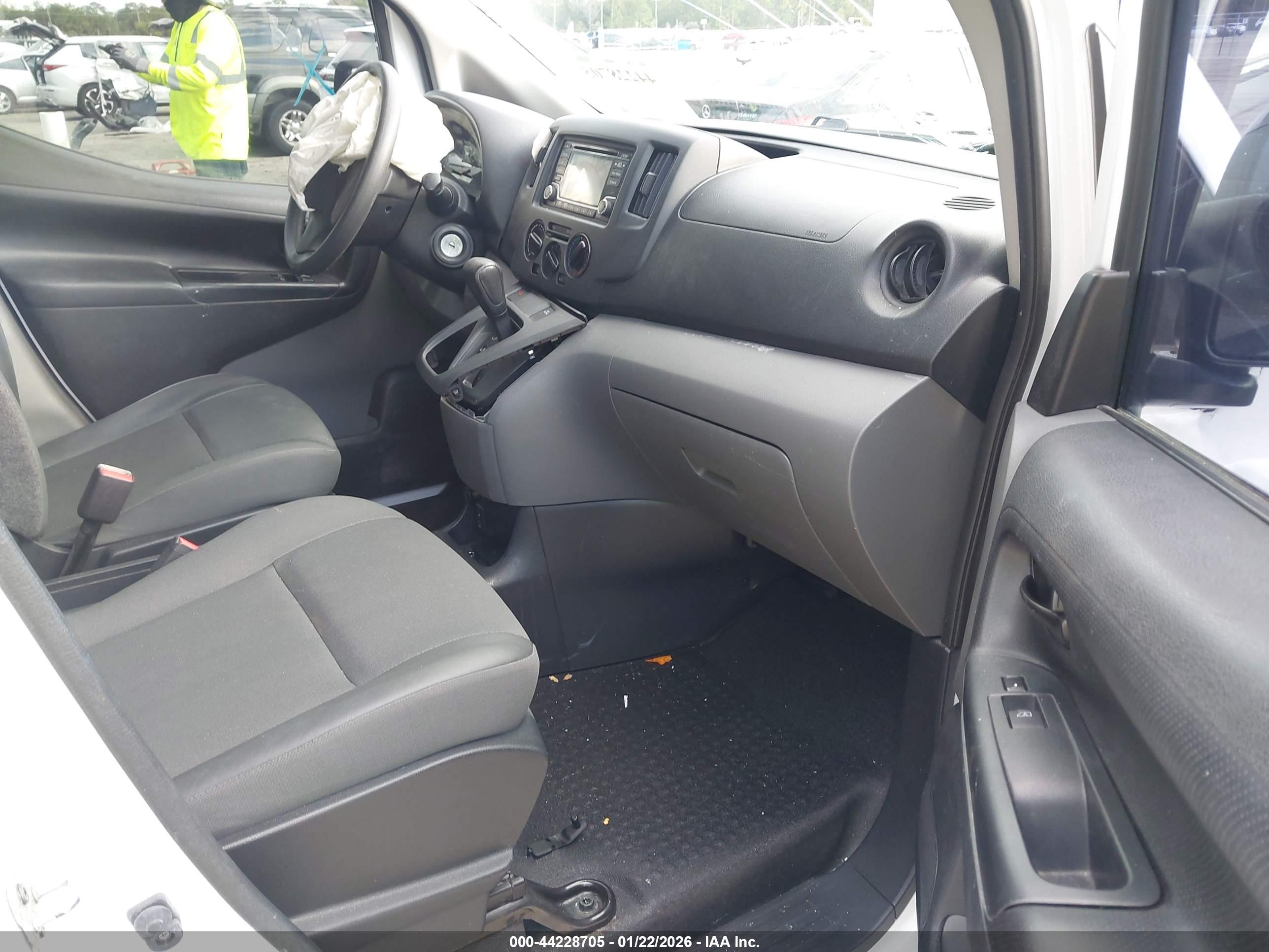 NISSAN NV200 image 5