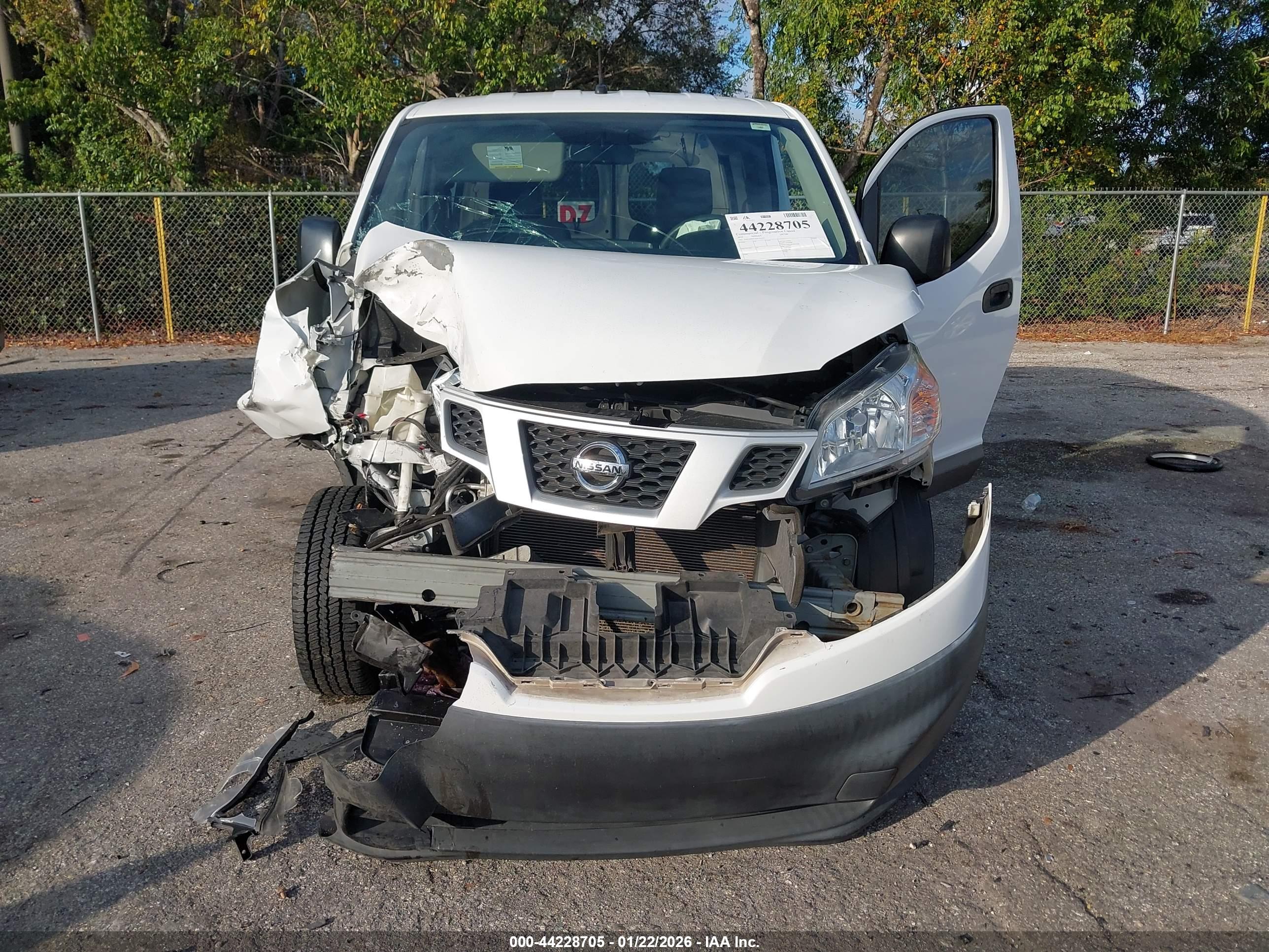 NISSAN NV200 image 6