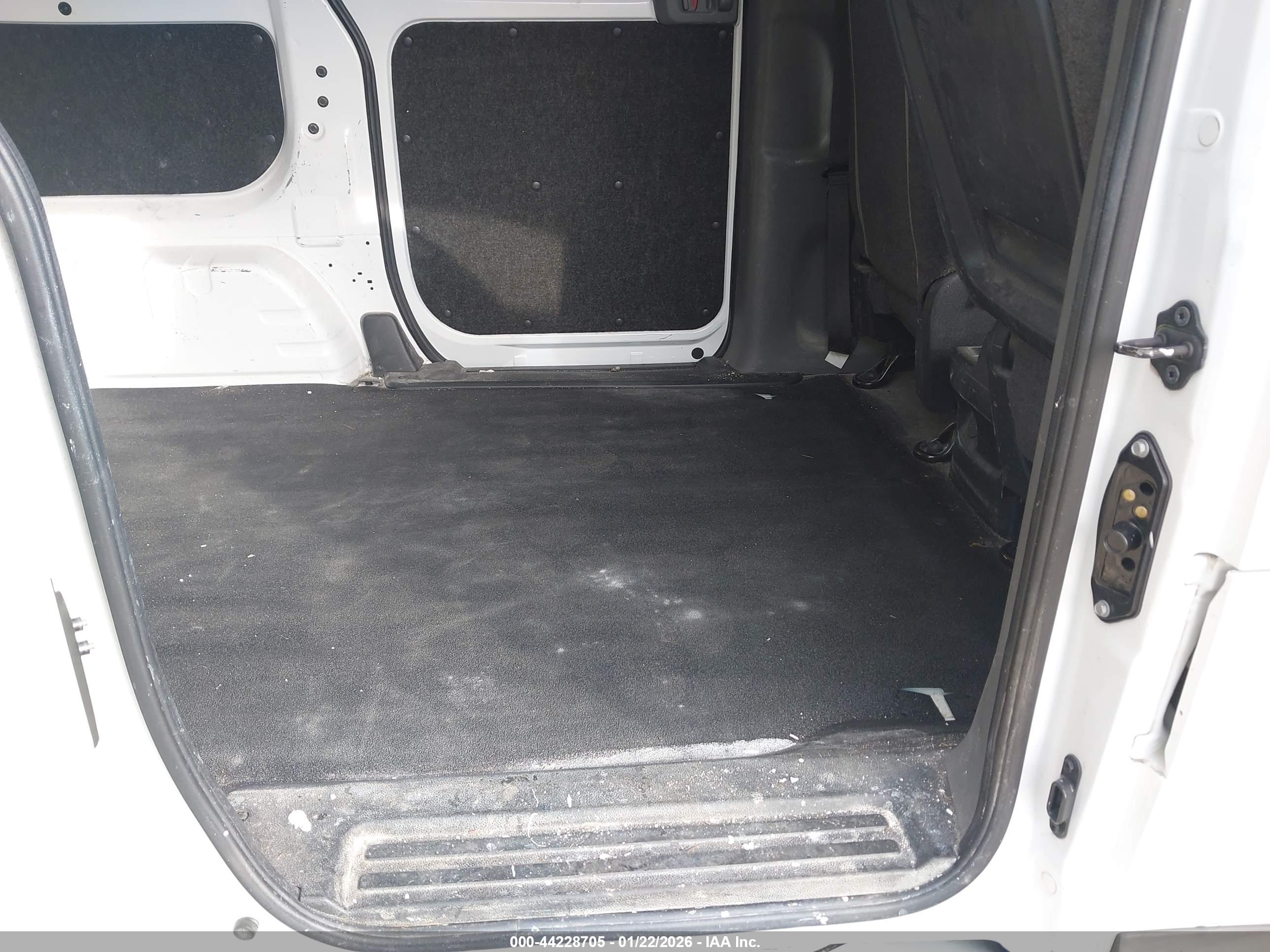 NISSAN NV200 image 8