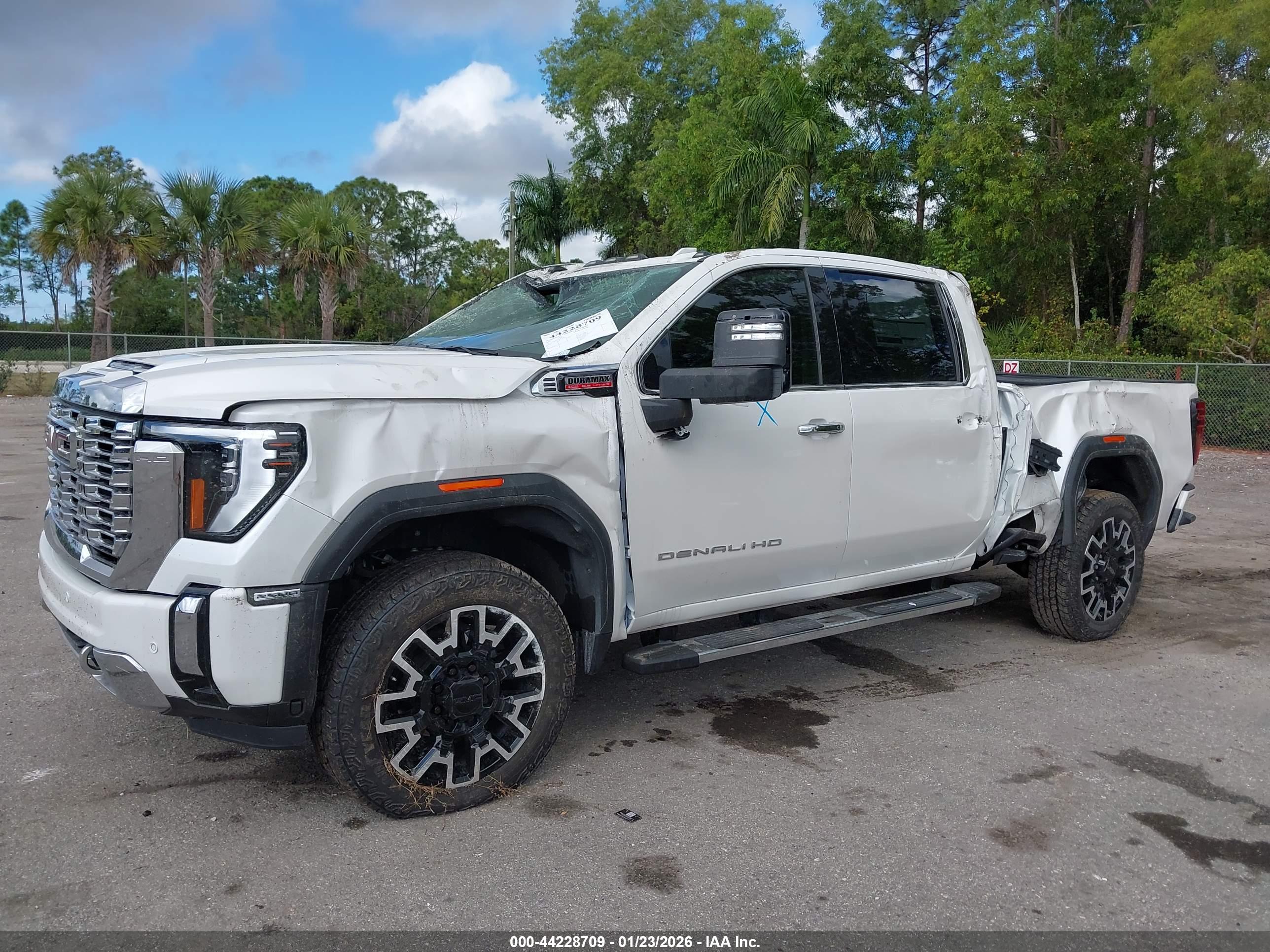 GMC SIERRA image 6