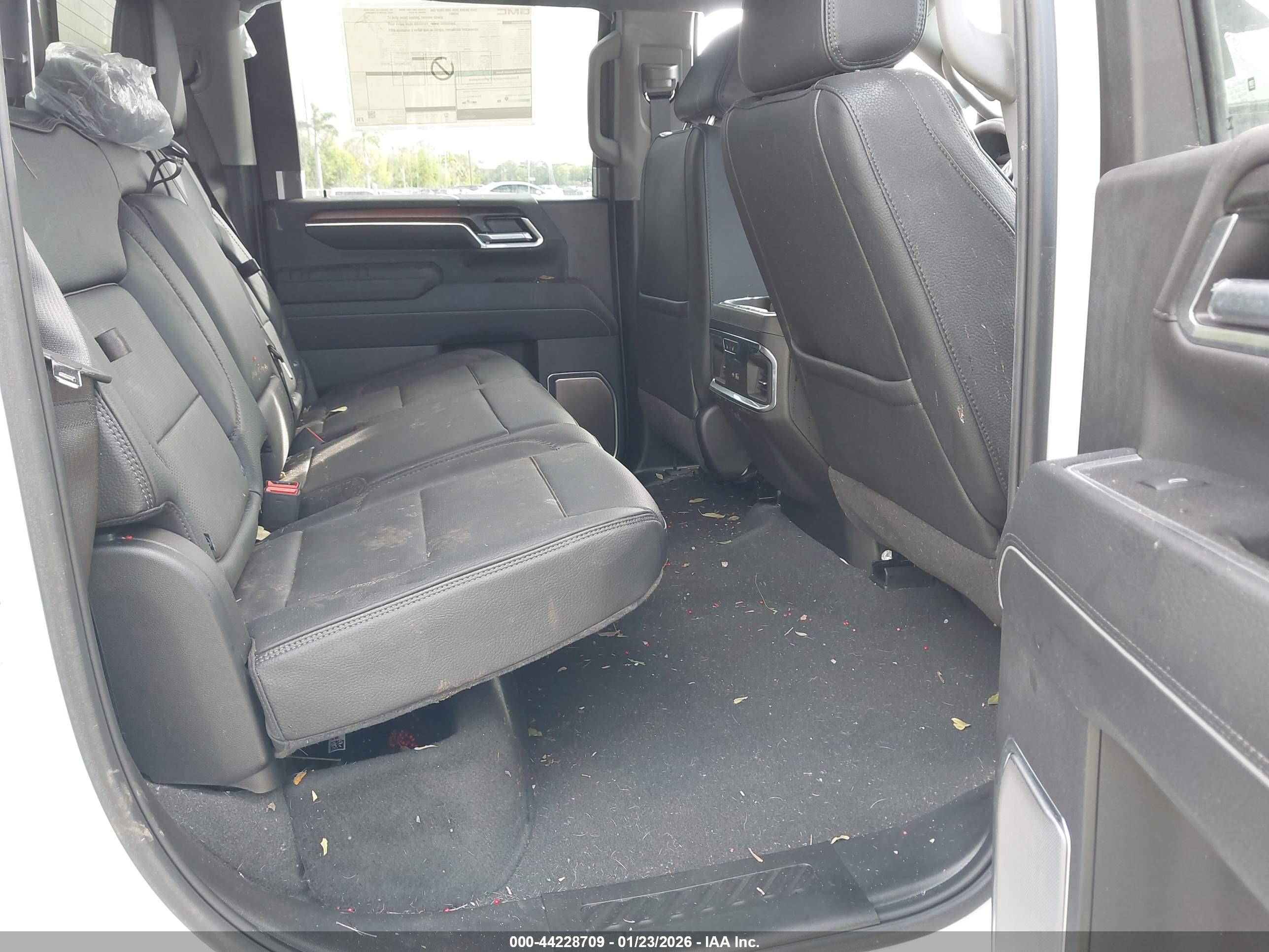 GMC SIERRA image 8
