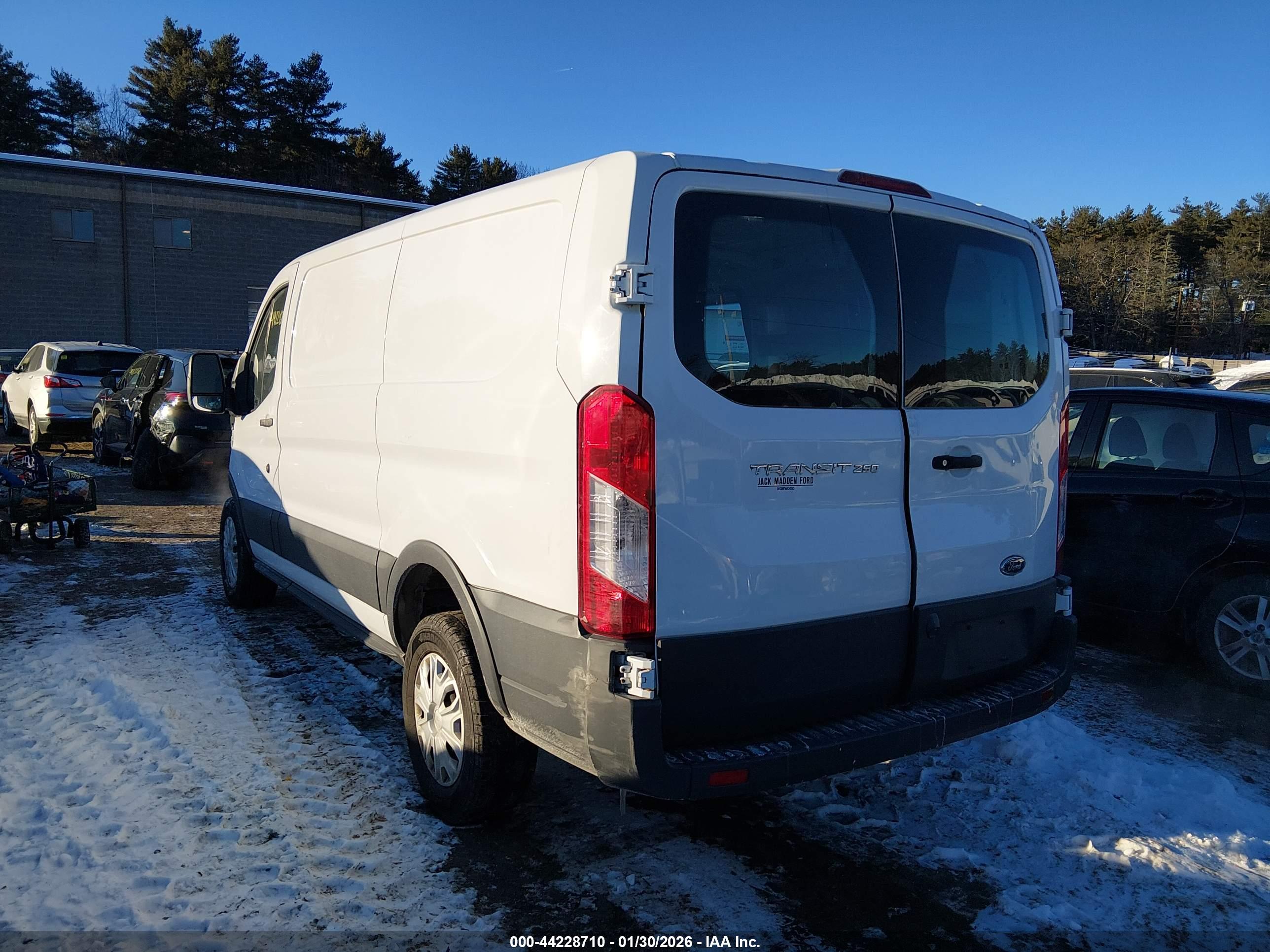 FORD TRANSIT-250 image 3