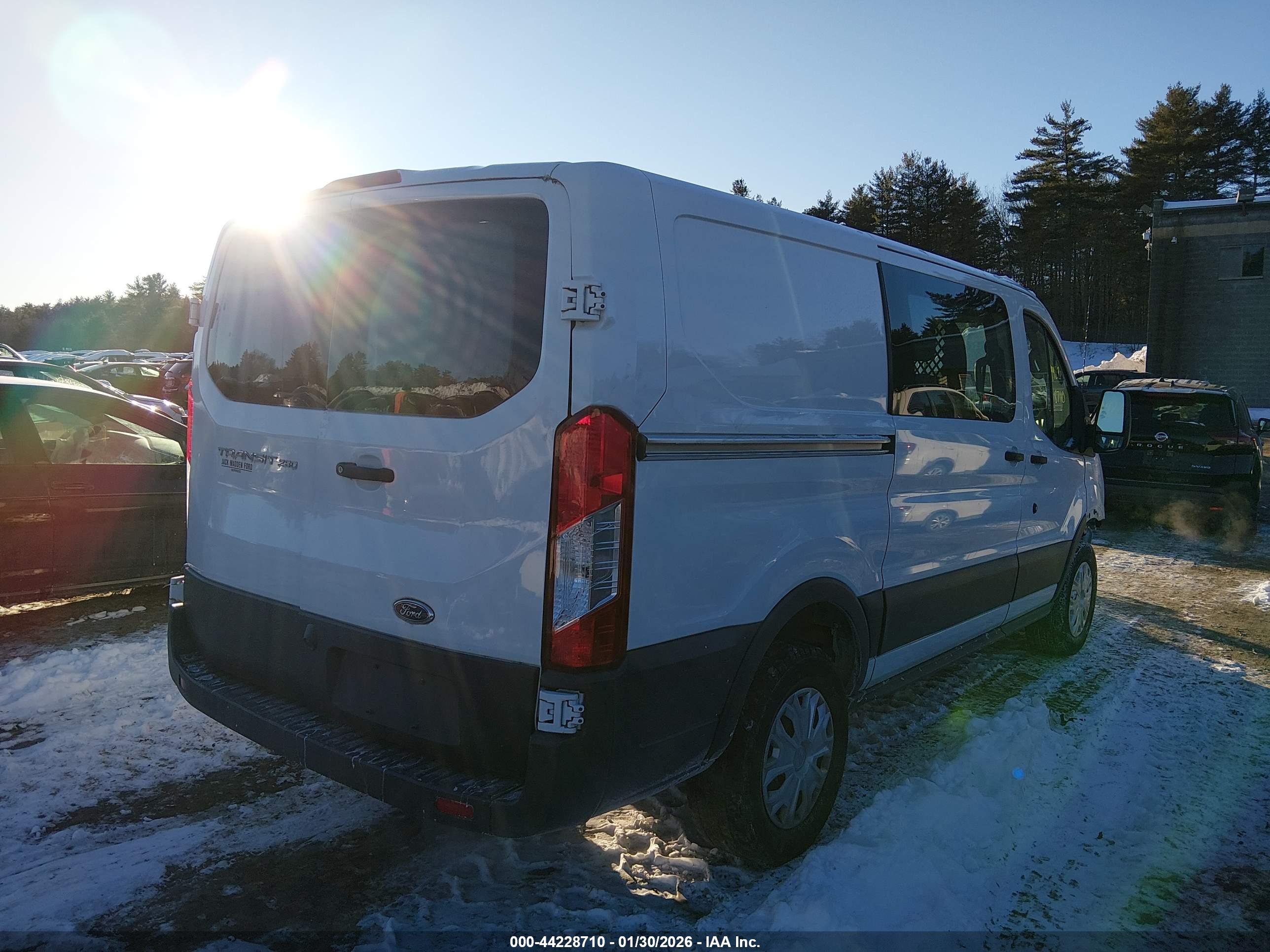 FORD TRANSIT-250 image 4