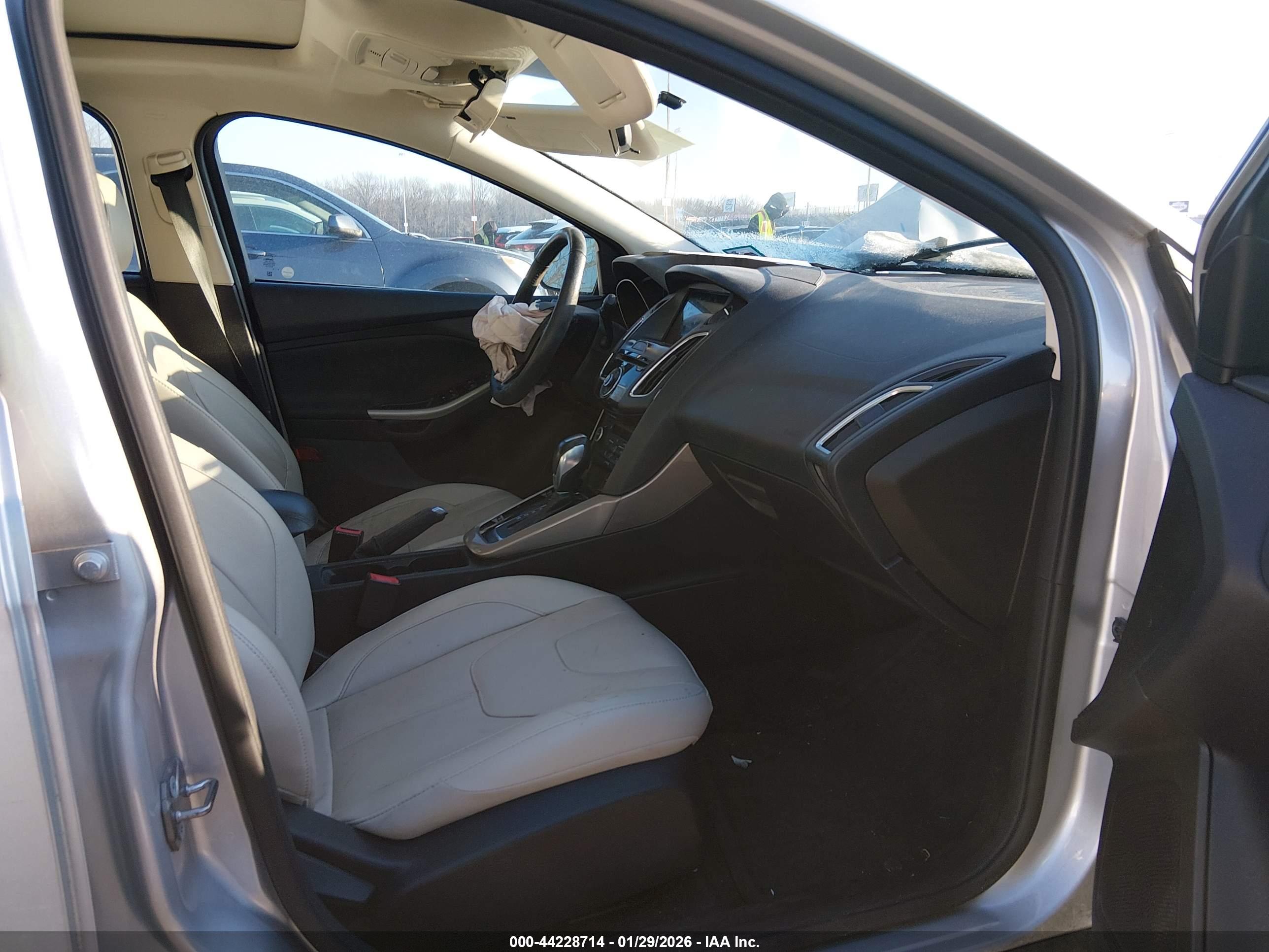 FORD FOCUS image 5