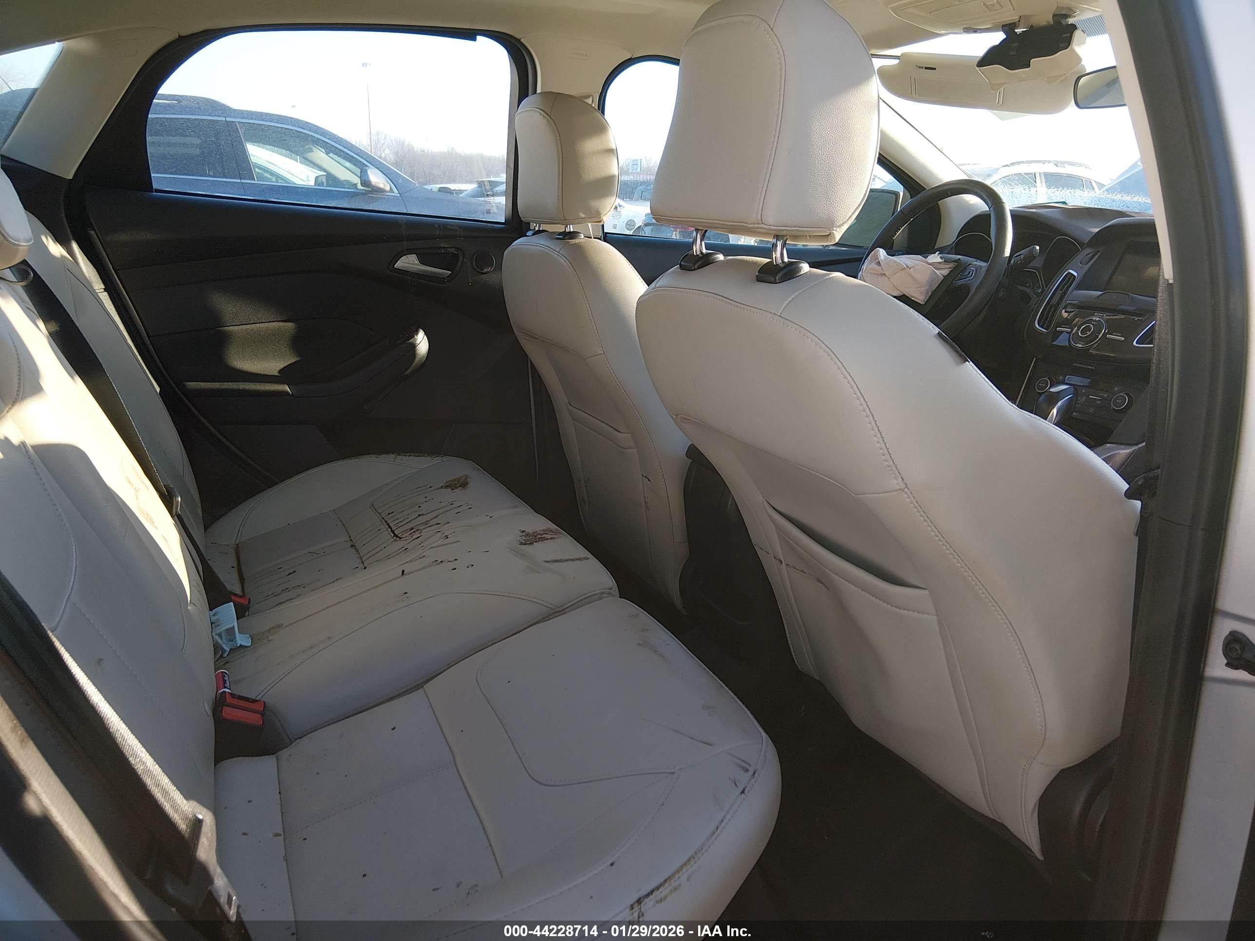 FORD FOCUS image 8